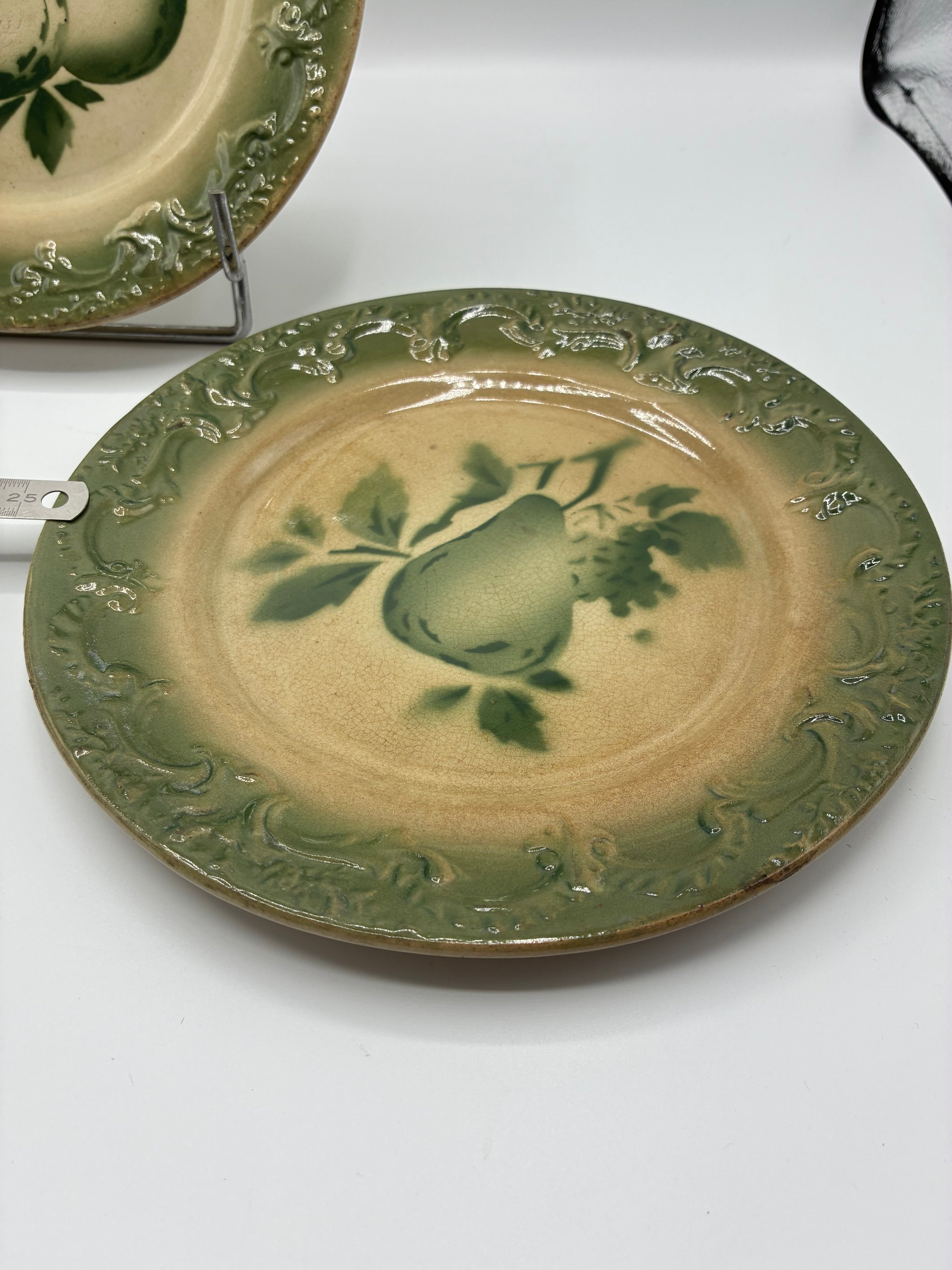 Assiettes anciennes faïence décor fruits pochoir XIXe siècle