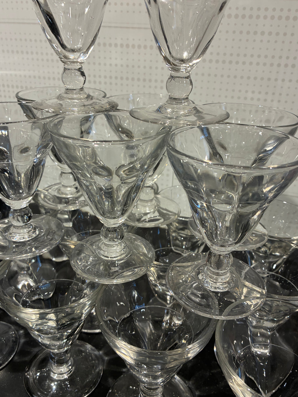 14 verres à pied anciens – esprit table de réception