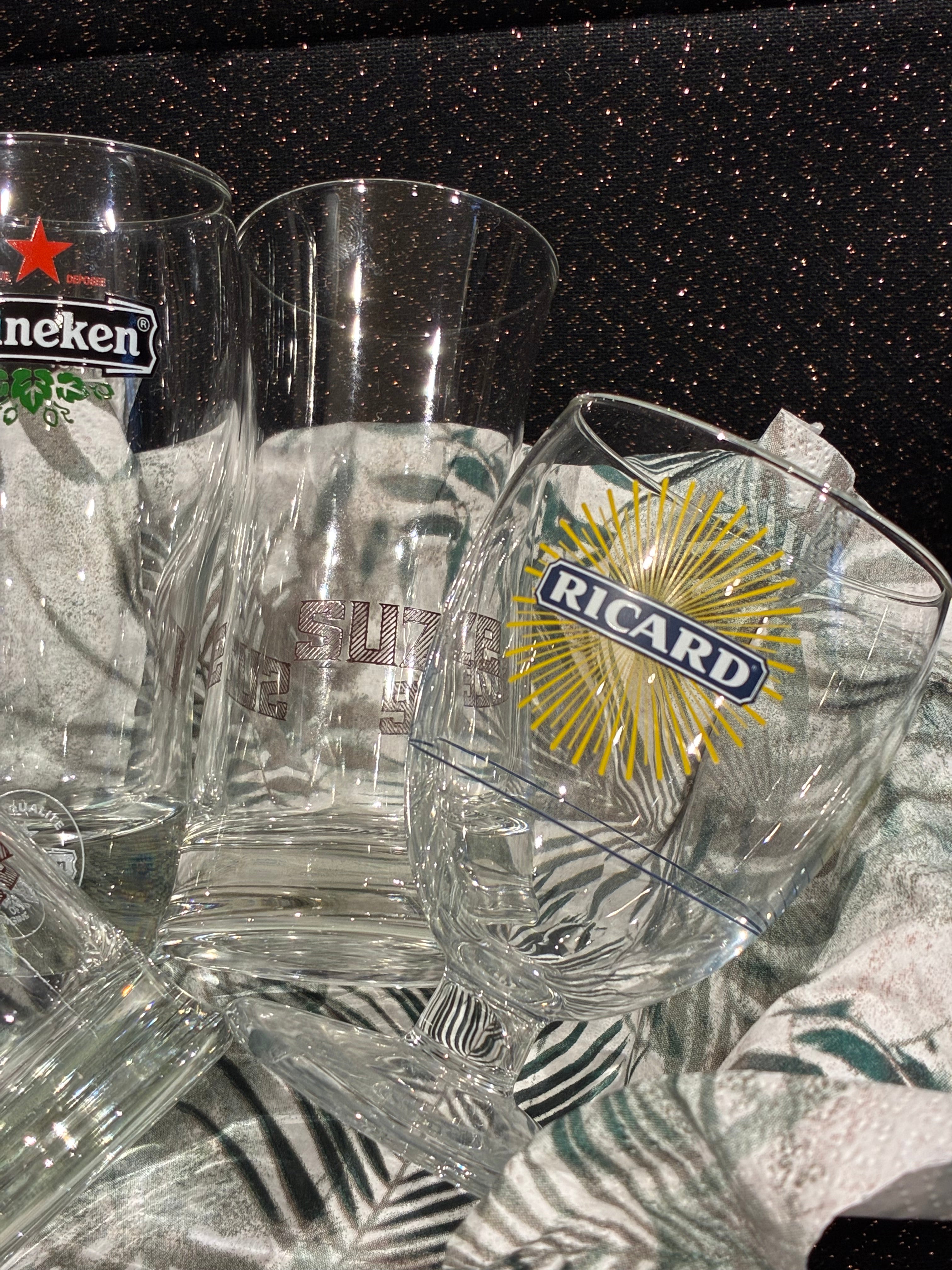 Esprit apéritif bistrot – verres Ricard Suze Heineken