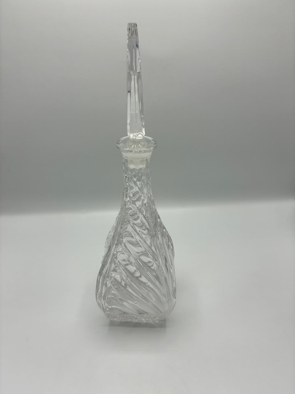 Carafe à liqueur en cristal torsadé avec bouchon – vers 1900, esprit Bohême