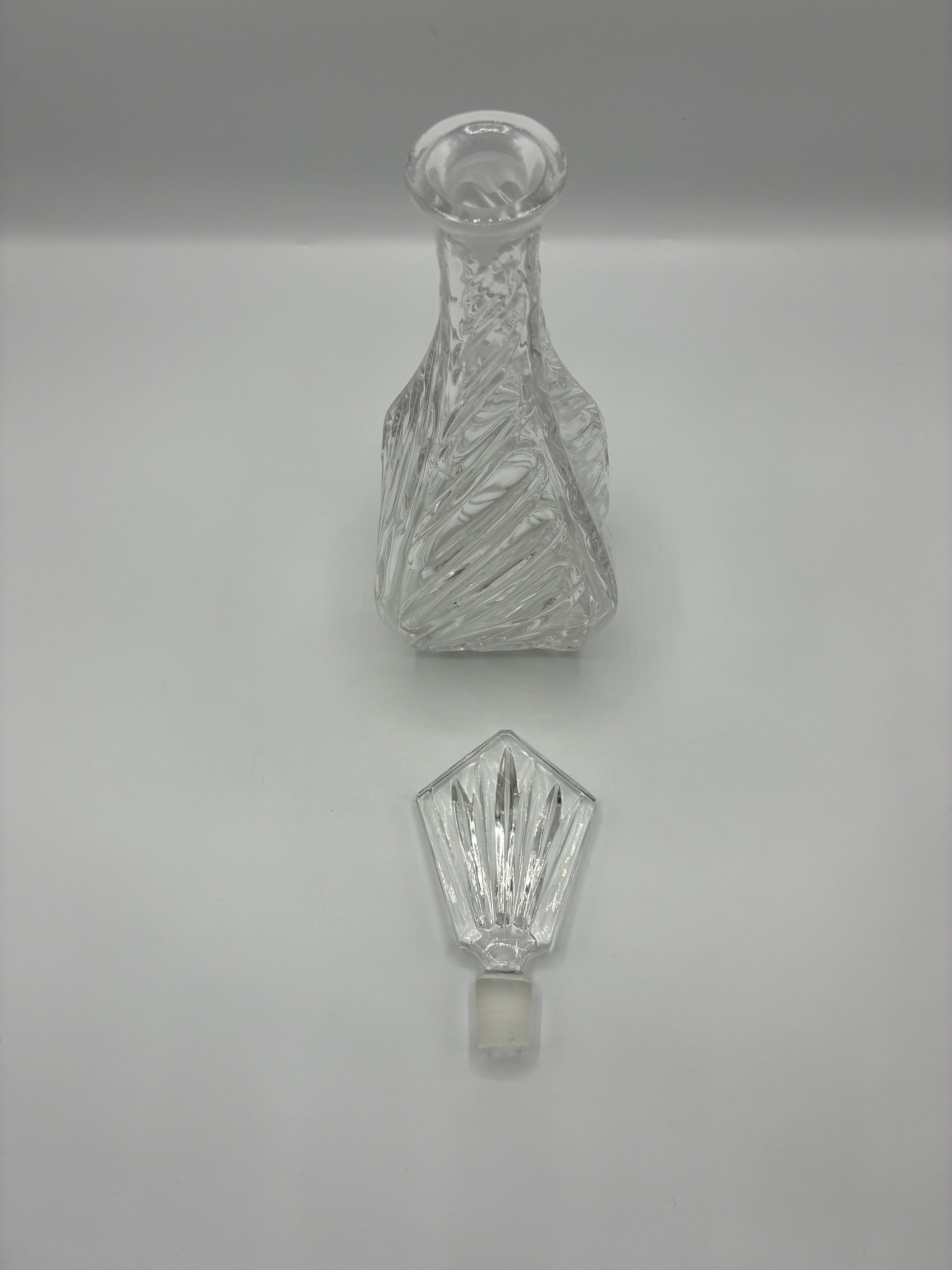 Carafe à liqueur en cristal torsadé avec bouchon – vers 1900, esprit Bohême