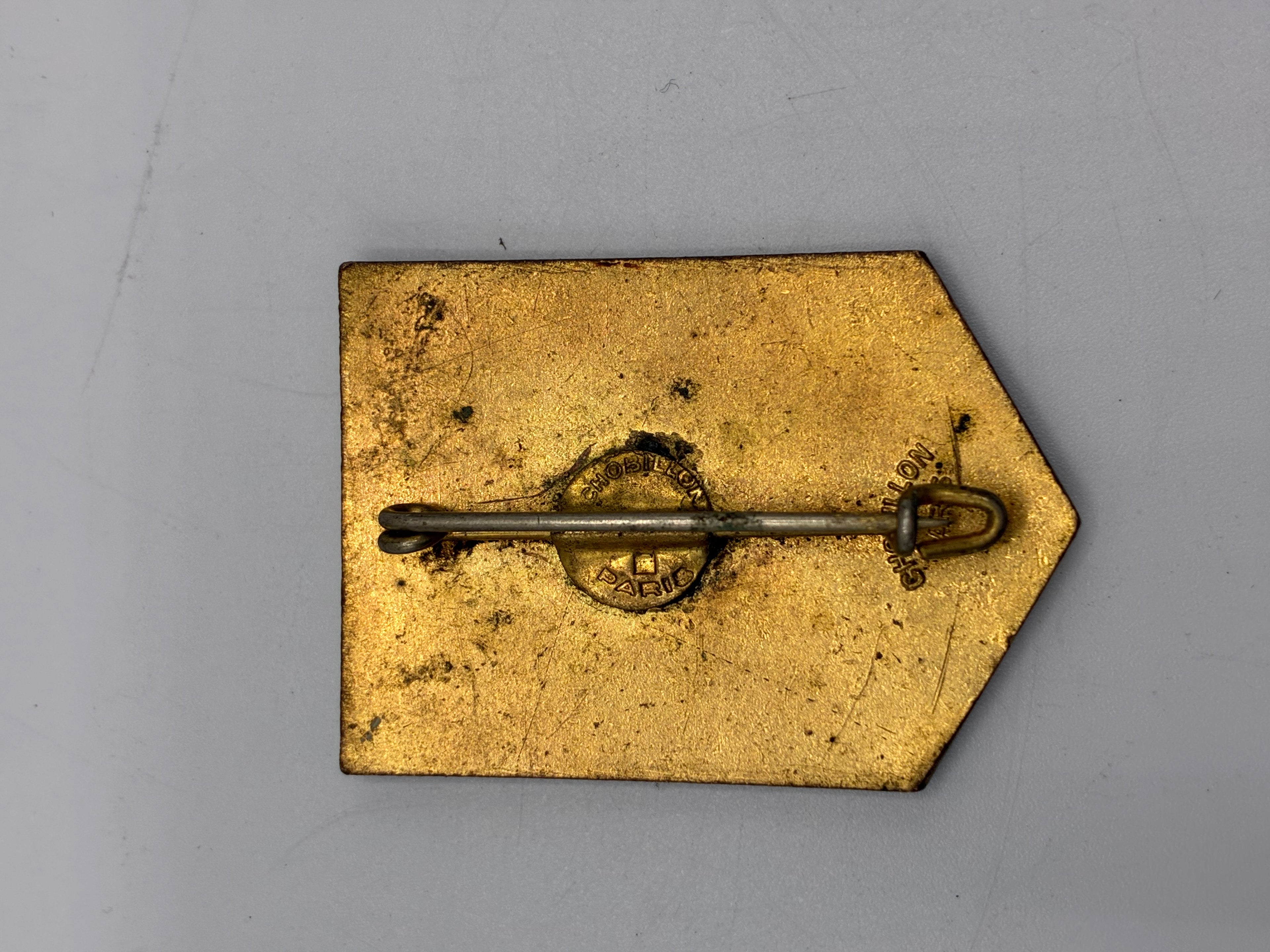 Insigne ancien Besançon émaillé Chobillon Paris Vierge médaille vintage