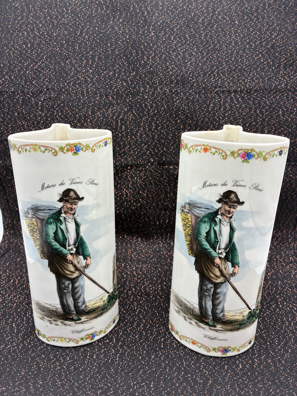 Paire de saturateurs de radiateur en porcelaine “Métiers du Vieux Paris – Chiffonnier”