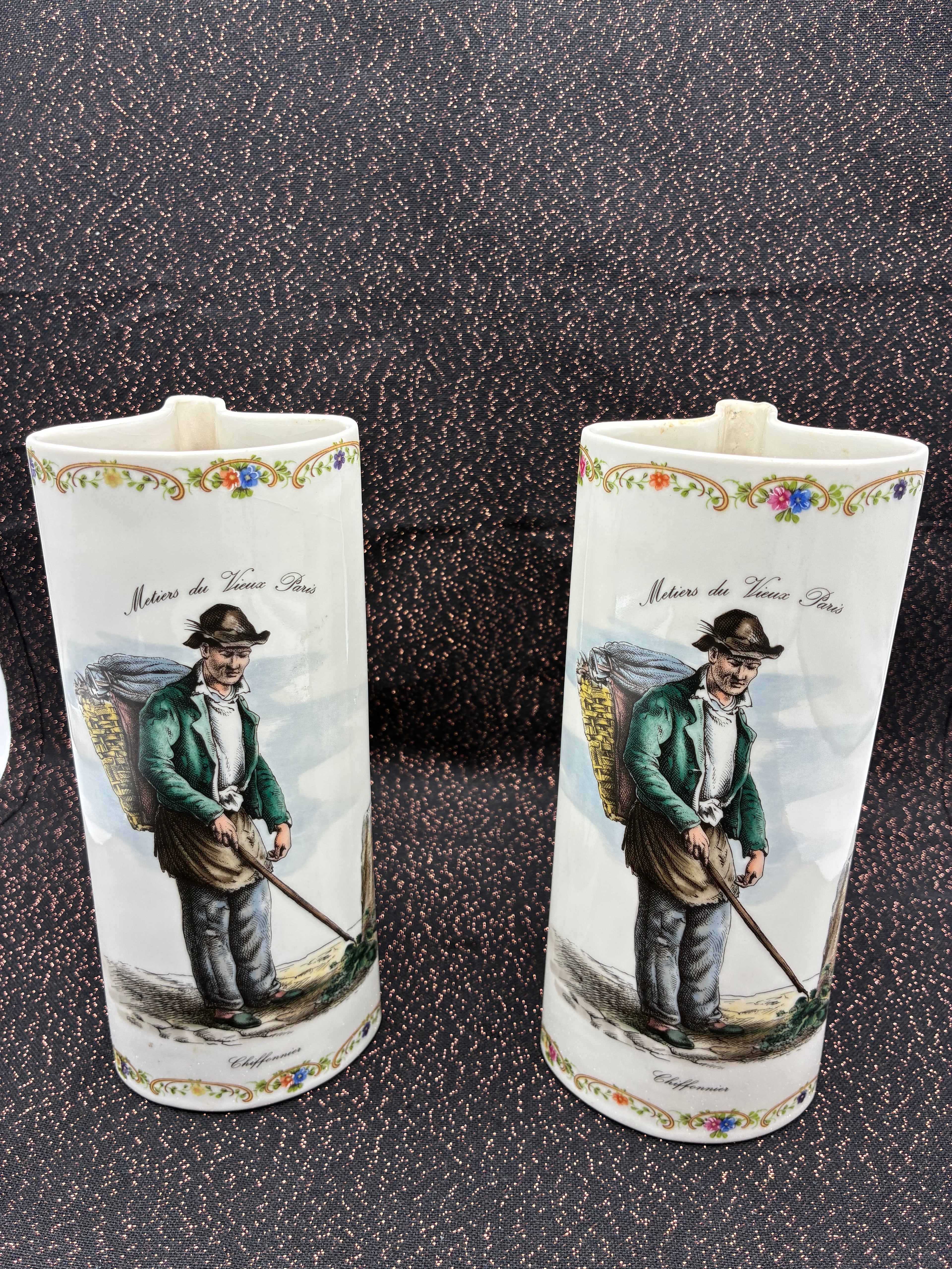 Paire de saturateurs de radiateur en porcelaine “Métiers du Vieux Paris – Chiffonnier”