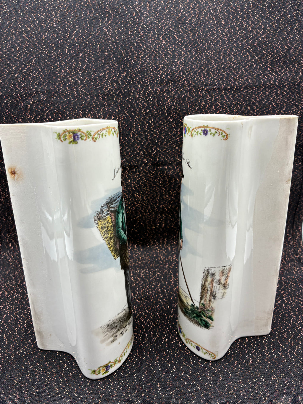 Paire de saturateurs de radiateur en porcelaine “Métiers du Vieux Paris – Chiffonnier”