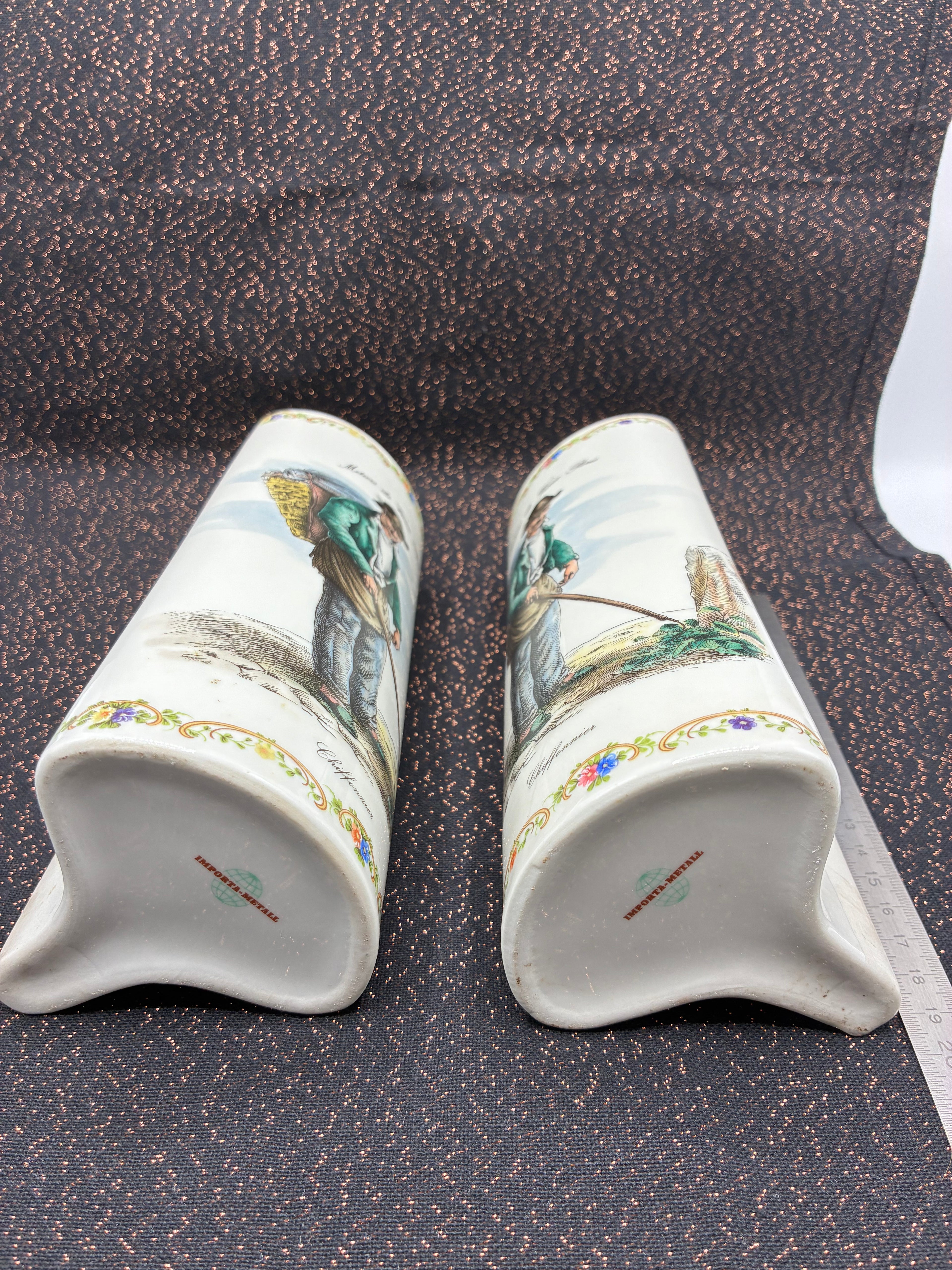 Paire de saturateurs de radiateur en porcelaine “Métiers du Vieux Paris – Chiffonnier”