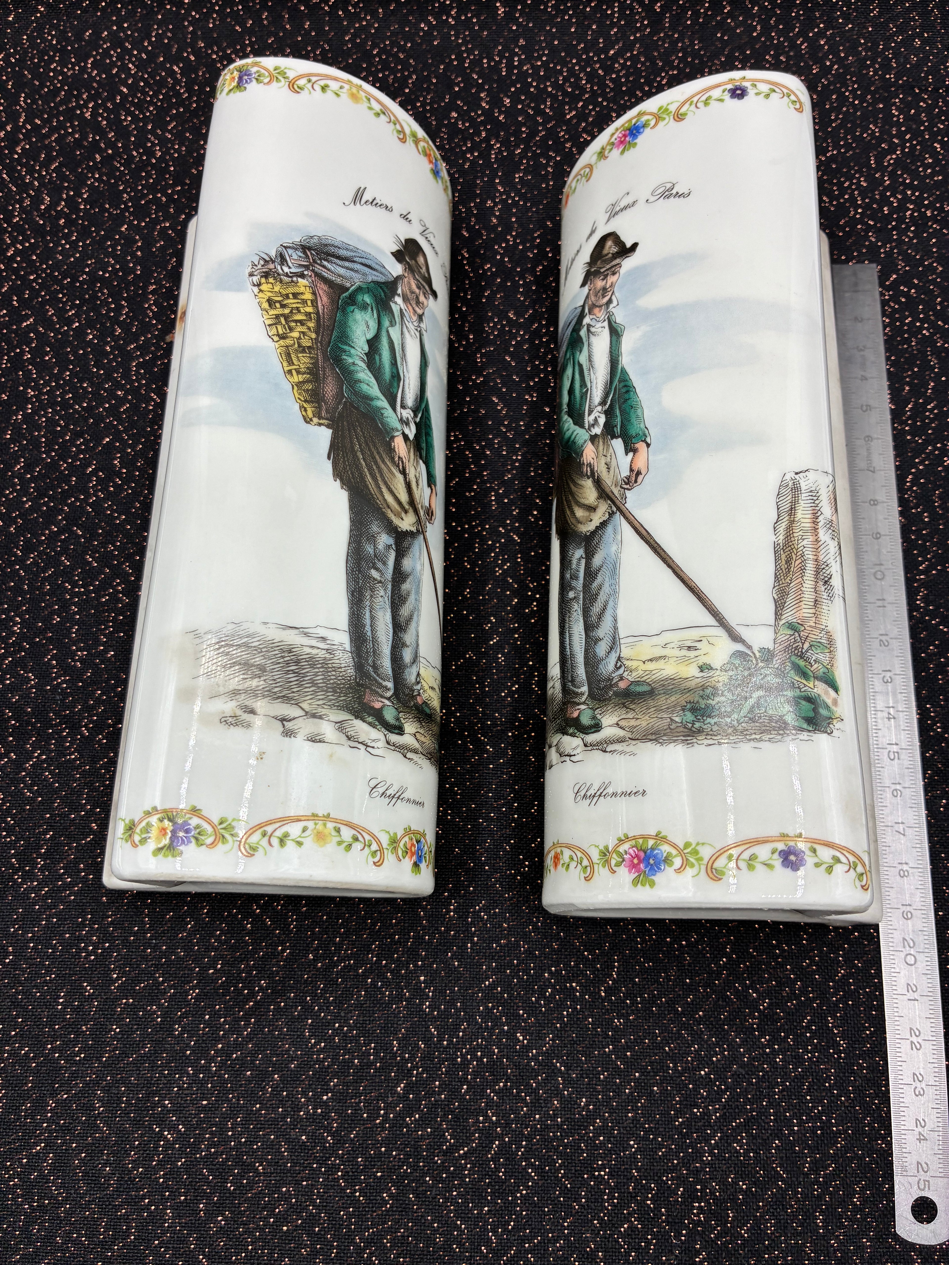 Paire de saturateurs de radiateur en porcelaine “Métiers du Vieux Paris – Chiffonnier”