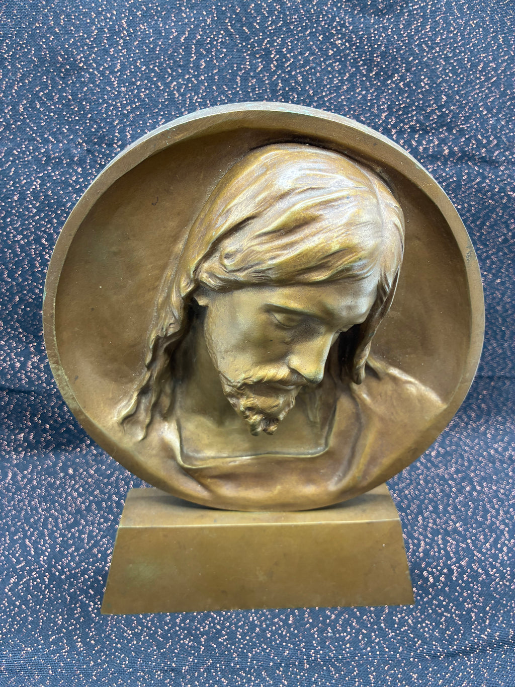 Sculpture en forme de médaillon – Christ en bronze signé Susse Frères Éditeurs, Paris