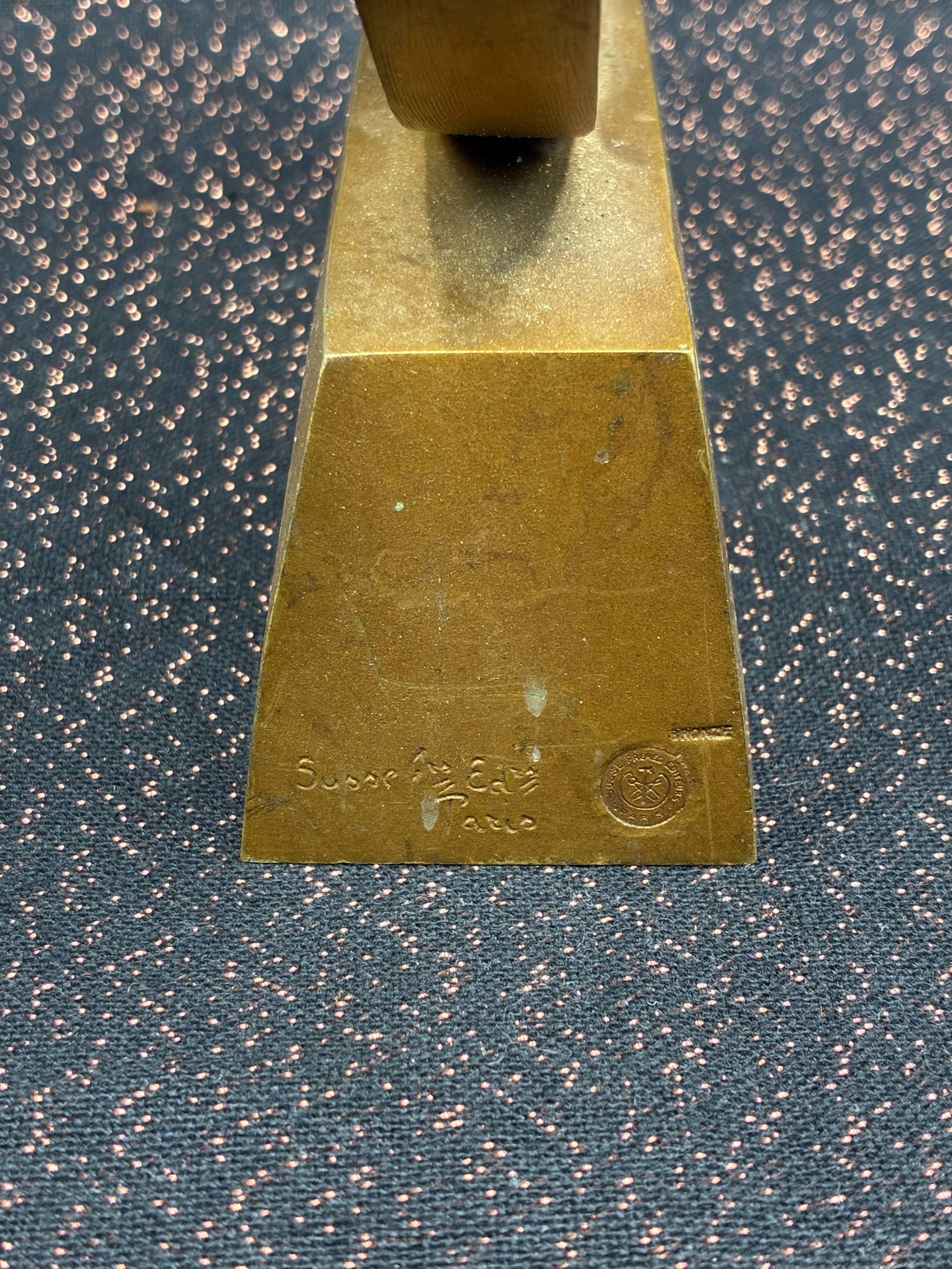 Sculpture en forme de médaillon – Christ en bronze signé Susse Frères Éditeurs, Paris