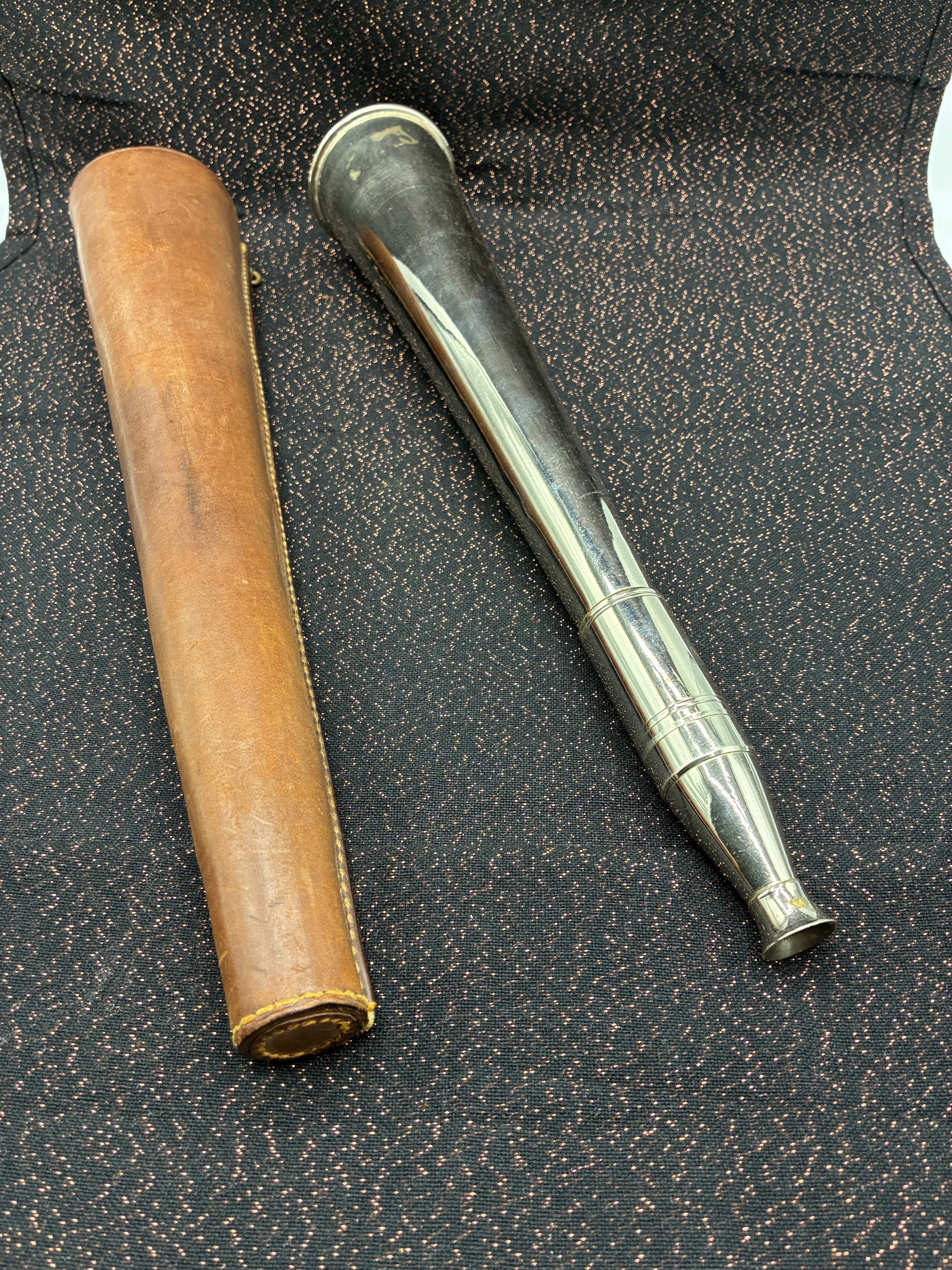 Porte-voix de commandement en métal avec étui cuir – militaire / marine, première moitié XXe siècle