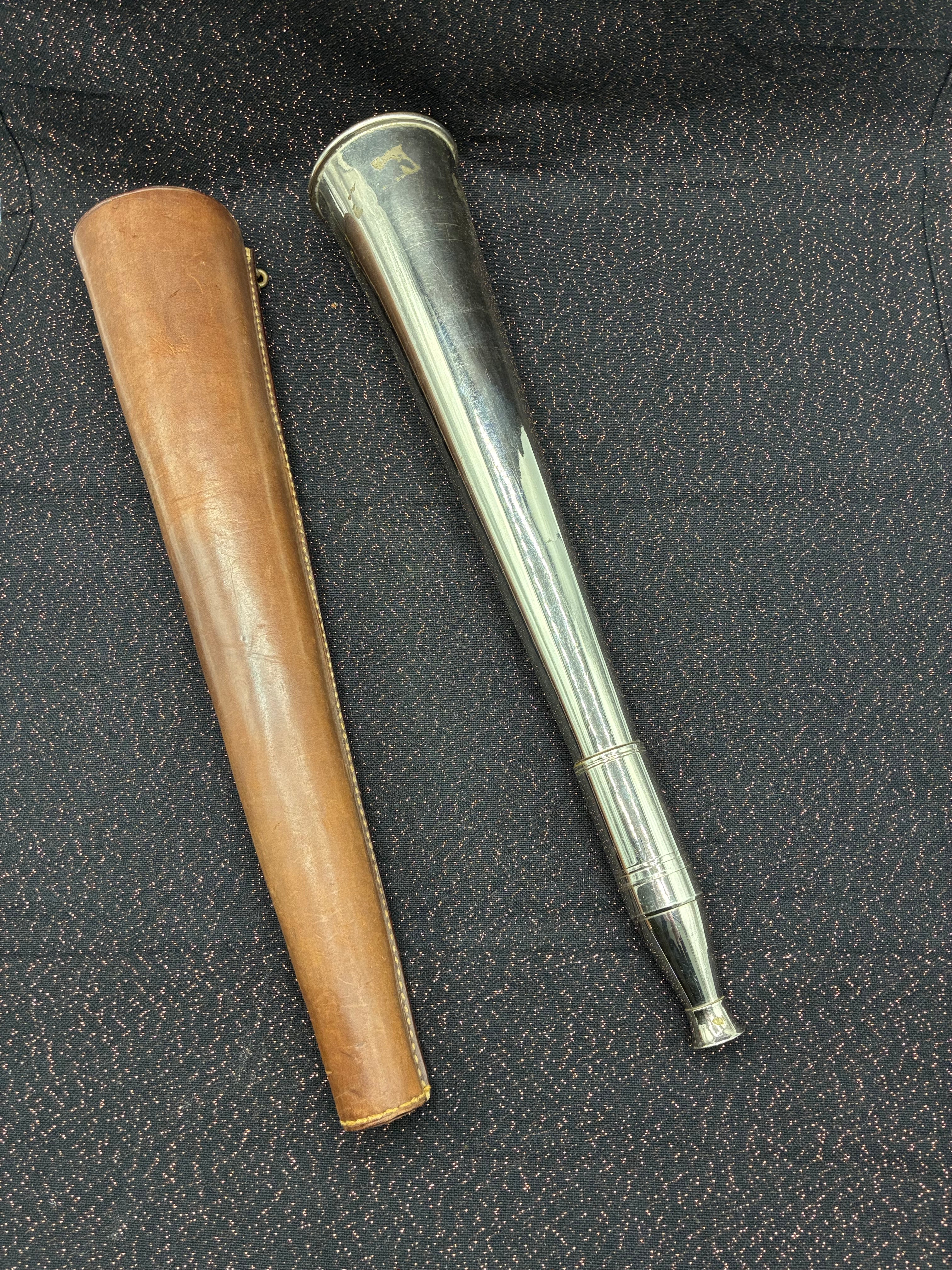 Porte-voix de commandement en métal avec étui cuir – militaire / marine, première moitié XXe siècle