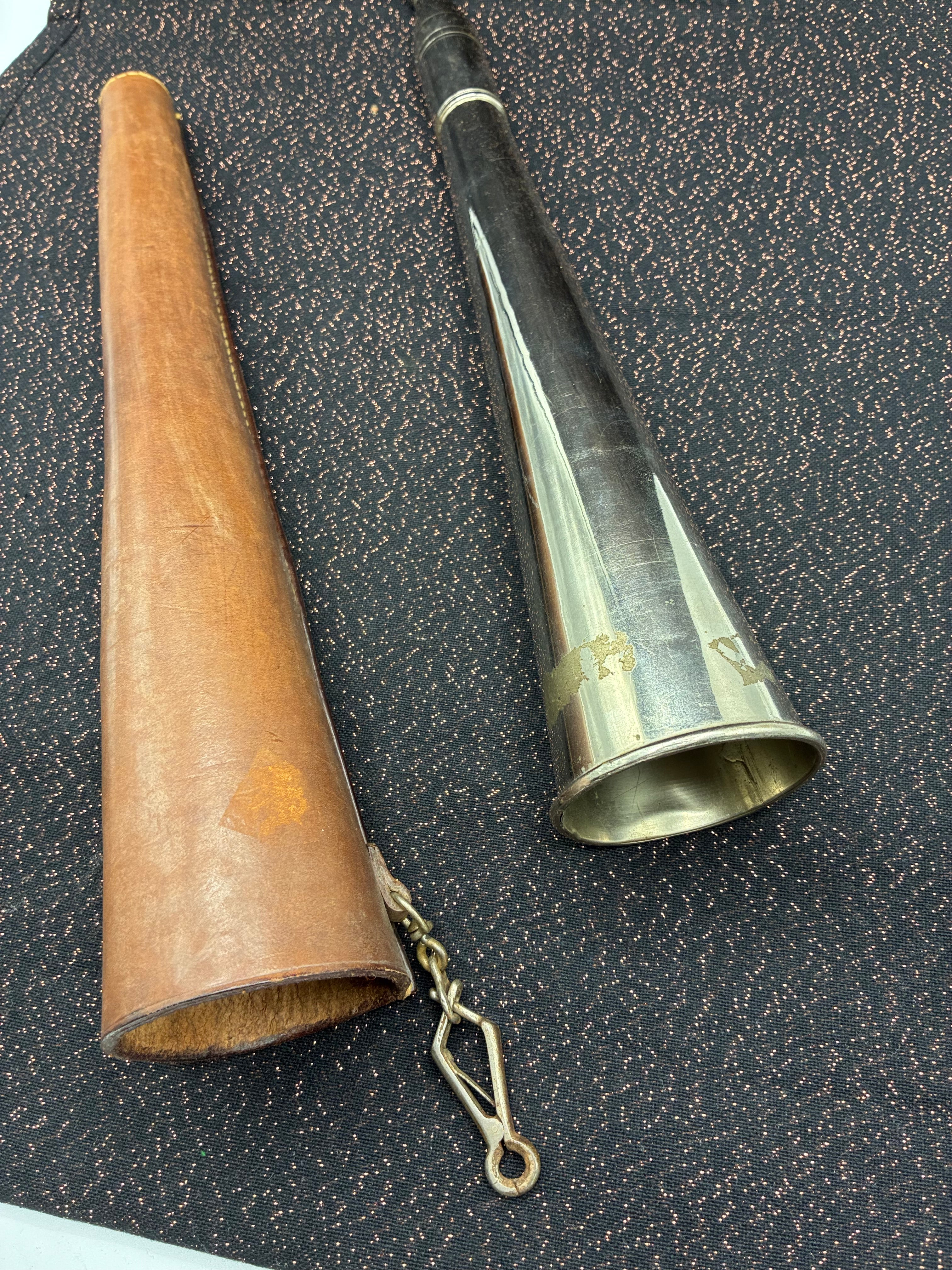 Porte-voix de commandement en métal avec étui cuir – militaire / marine, première moitié XXe siècle