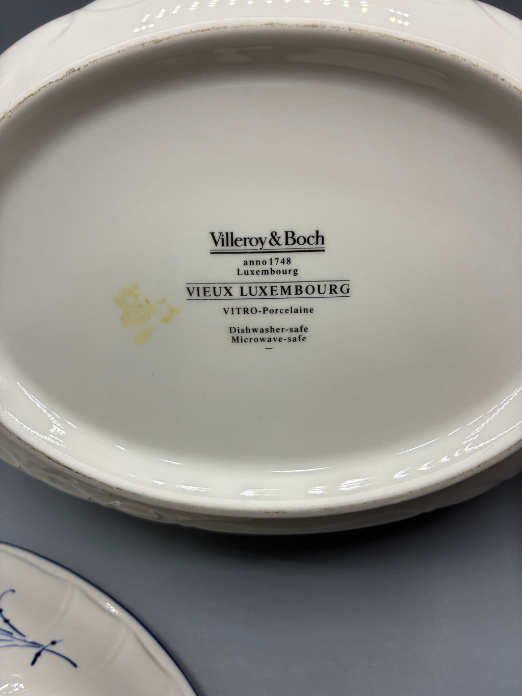 Cachet Villeroy & Boch Vieux Luxembourg Vitro-Porcelaine sous la base