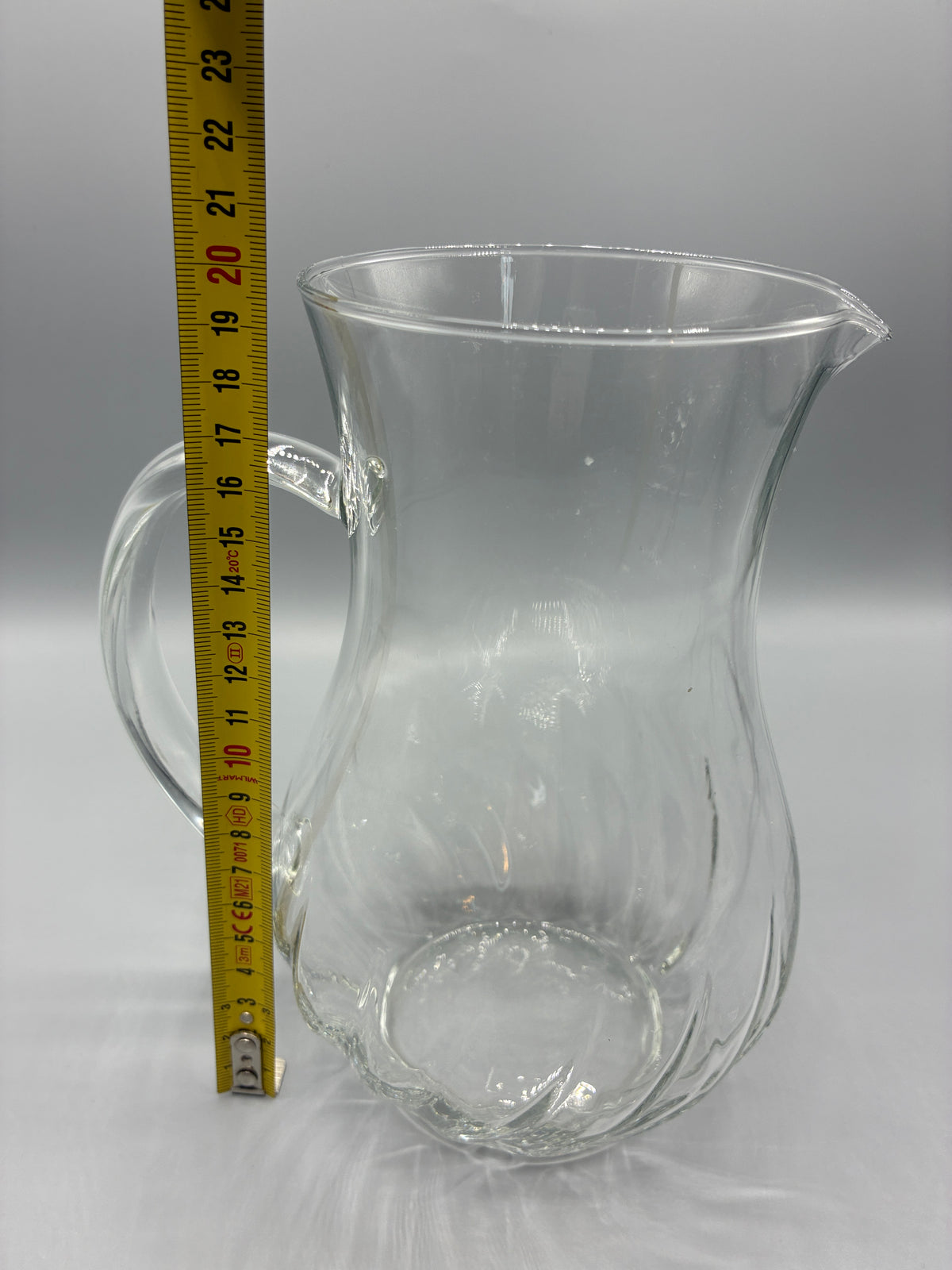 Mesure de la hauteur du pichet en verre, 20 cm