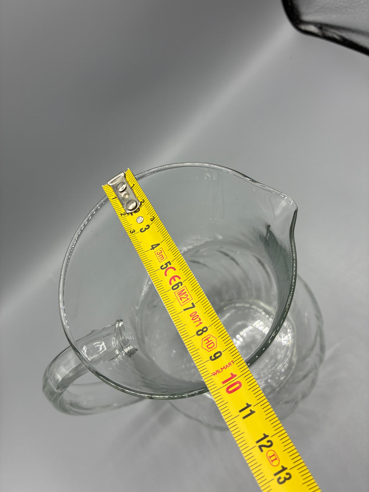 Mesure de l’ouverture du pichet en verre, environ 10 cm
