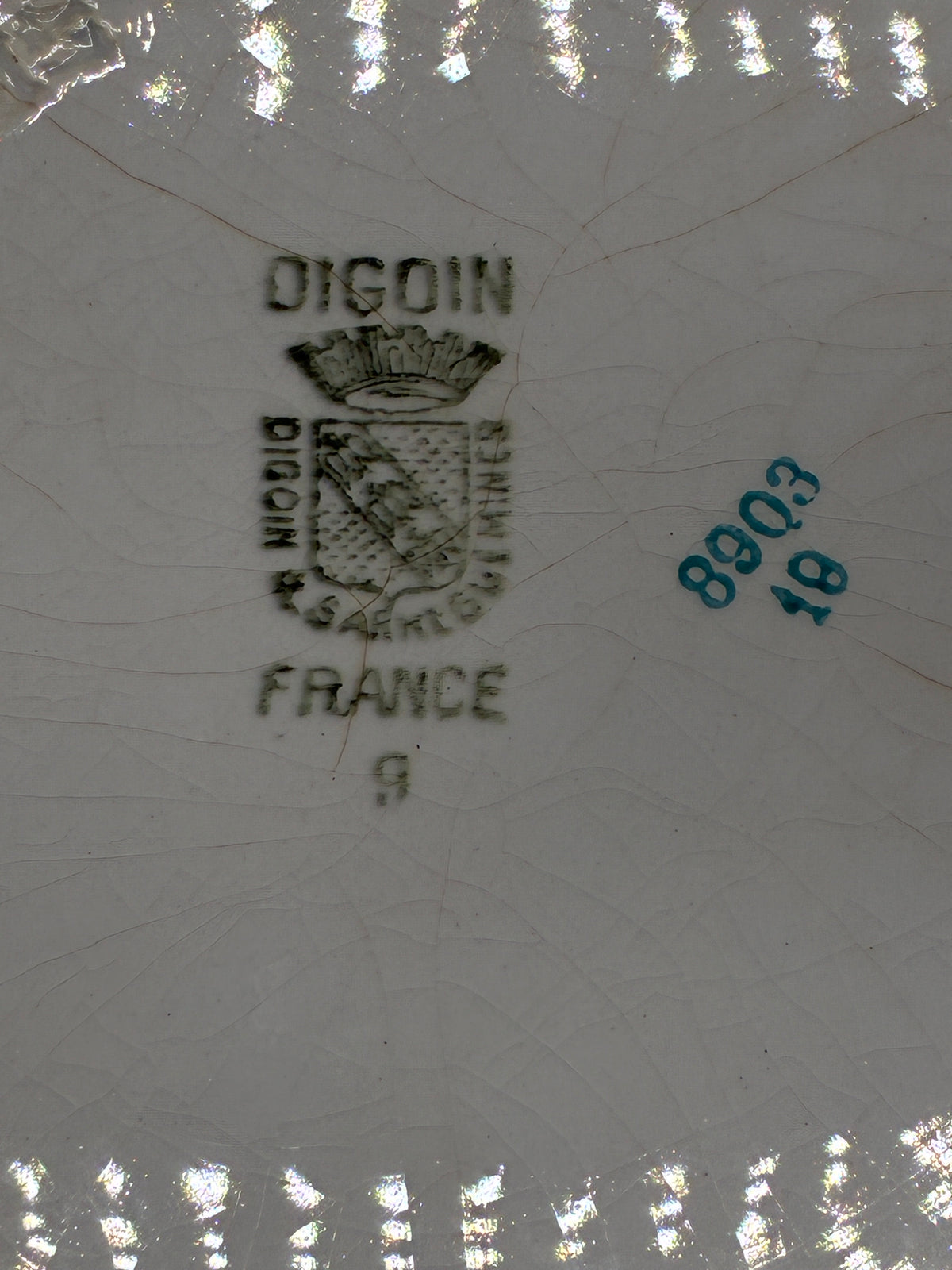 Estampille Digoin Sarreguemines France au revers du plat