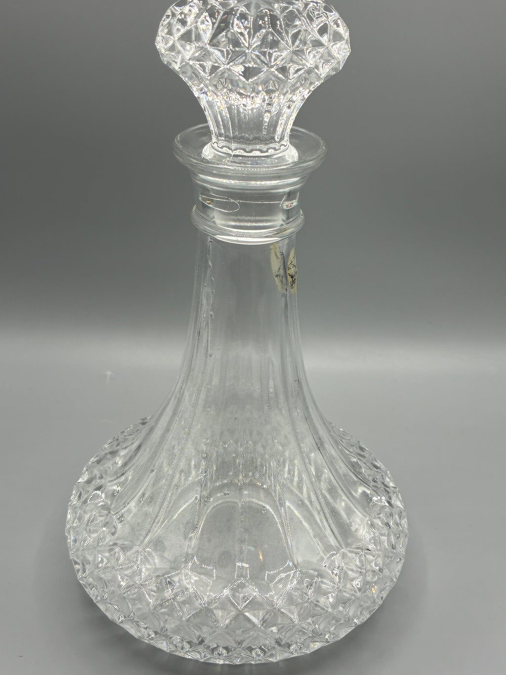Carafe à décanter Cristal d’Arques avec bouchon facetté et décor géométrique