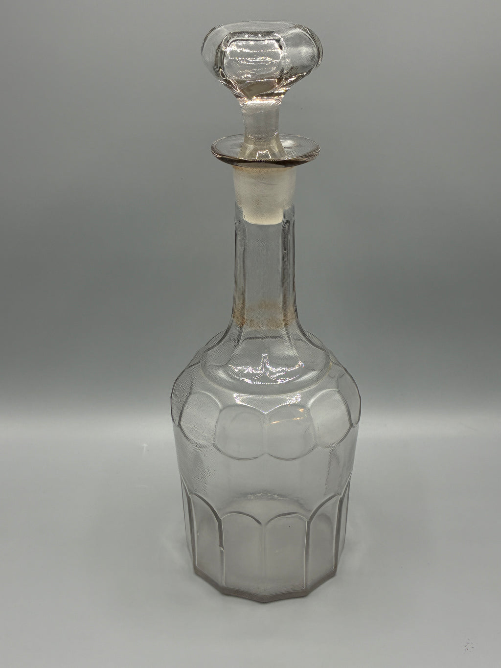 Mesure de la carafe ancienne de 32 cm avec son bouchon