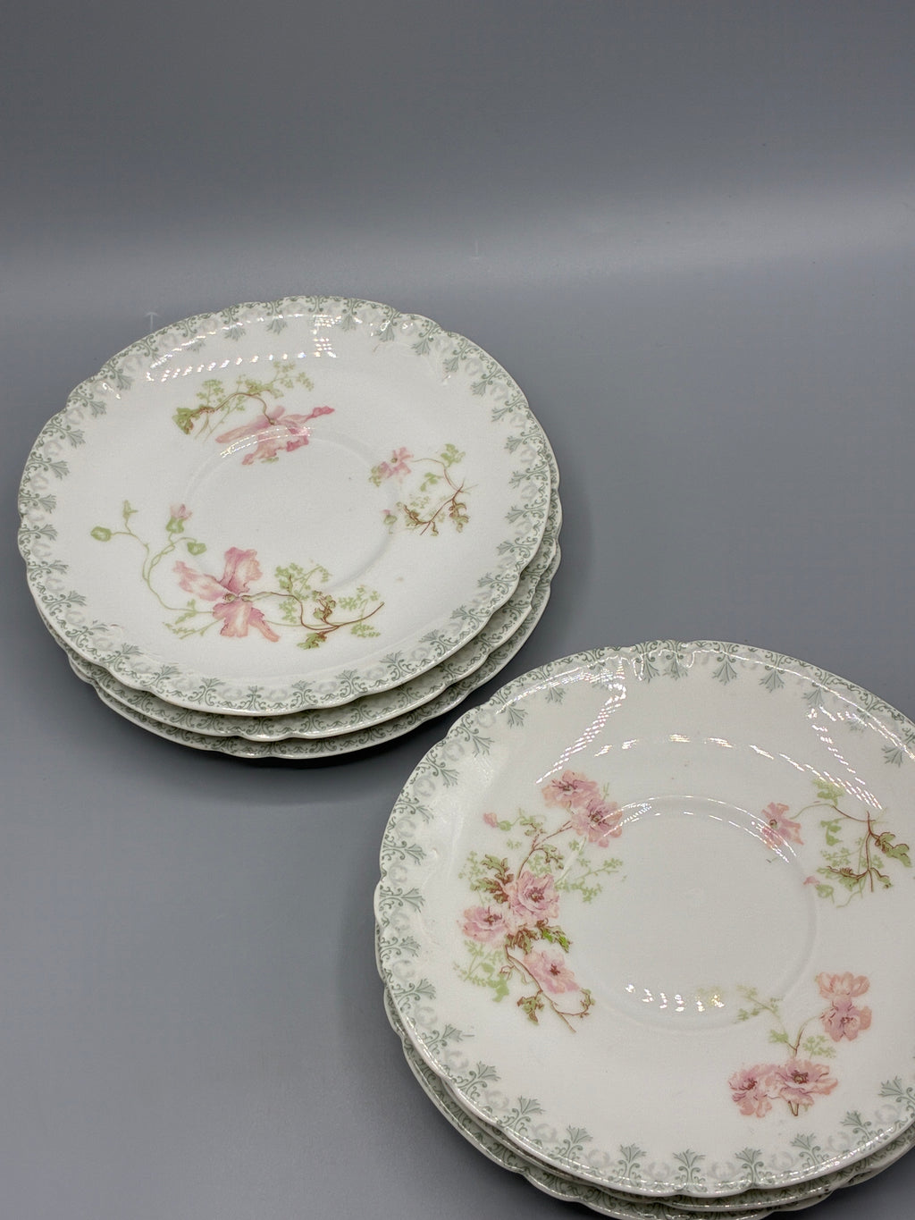 Ensemble de six sous-tasses Jean Pouyat Limoges à fleurs roses