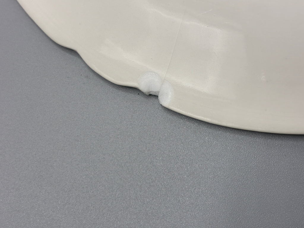 Mesure du diamètre d’environ 15 cm d’une sous-tasse