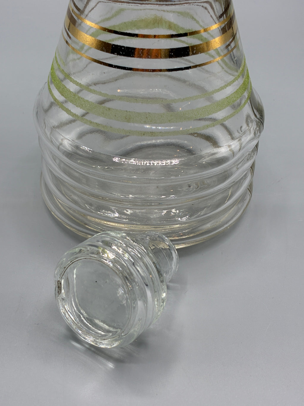 Mesure de la hauteur de la carafe Grey-Poupon