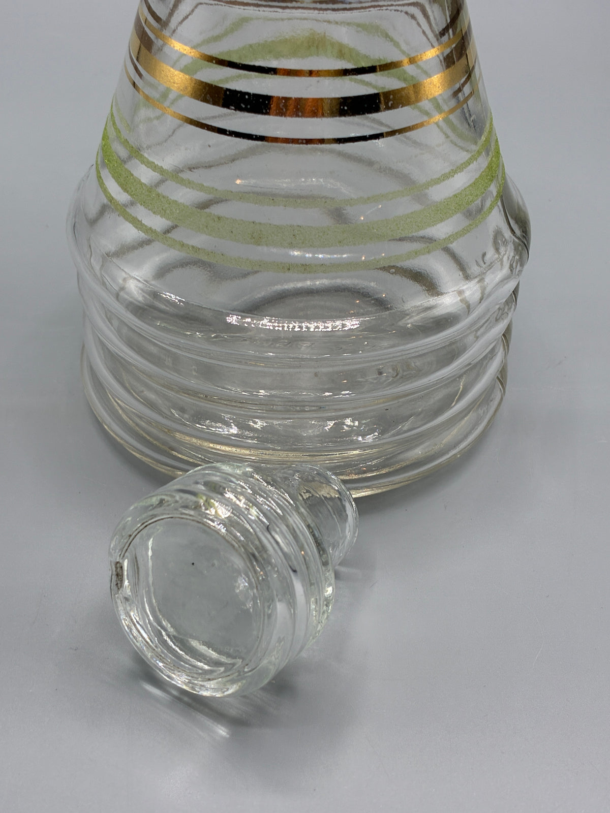 Mesure de la hauteur de la carafe Grey-Poupon