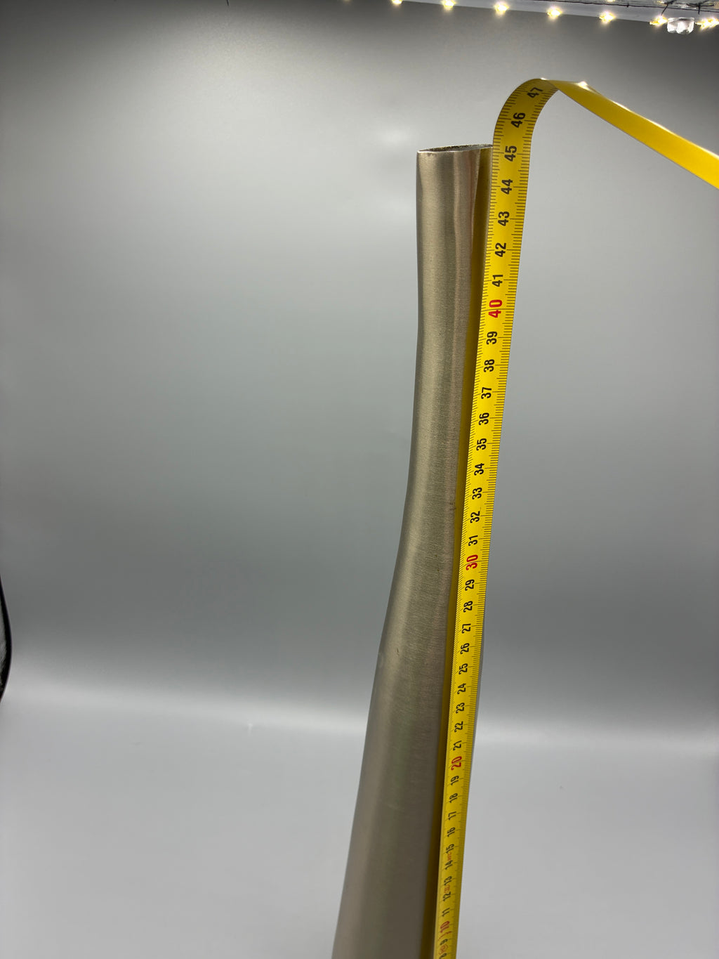 Détail de la finition satinée du soliflore contemporain