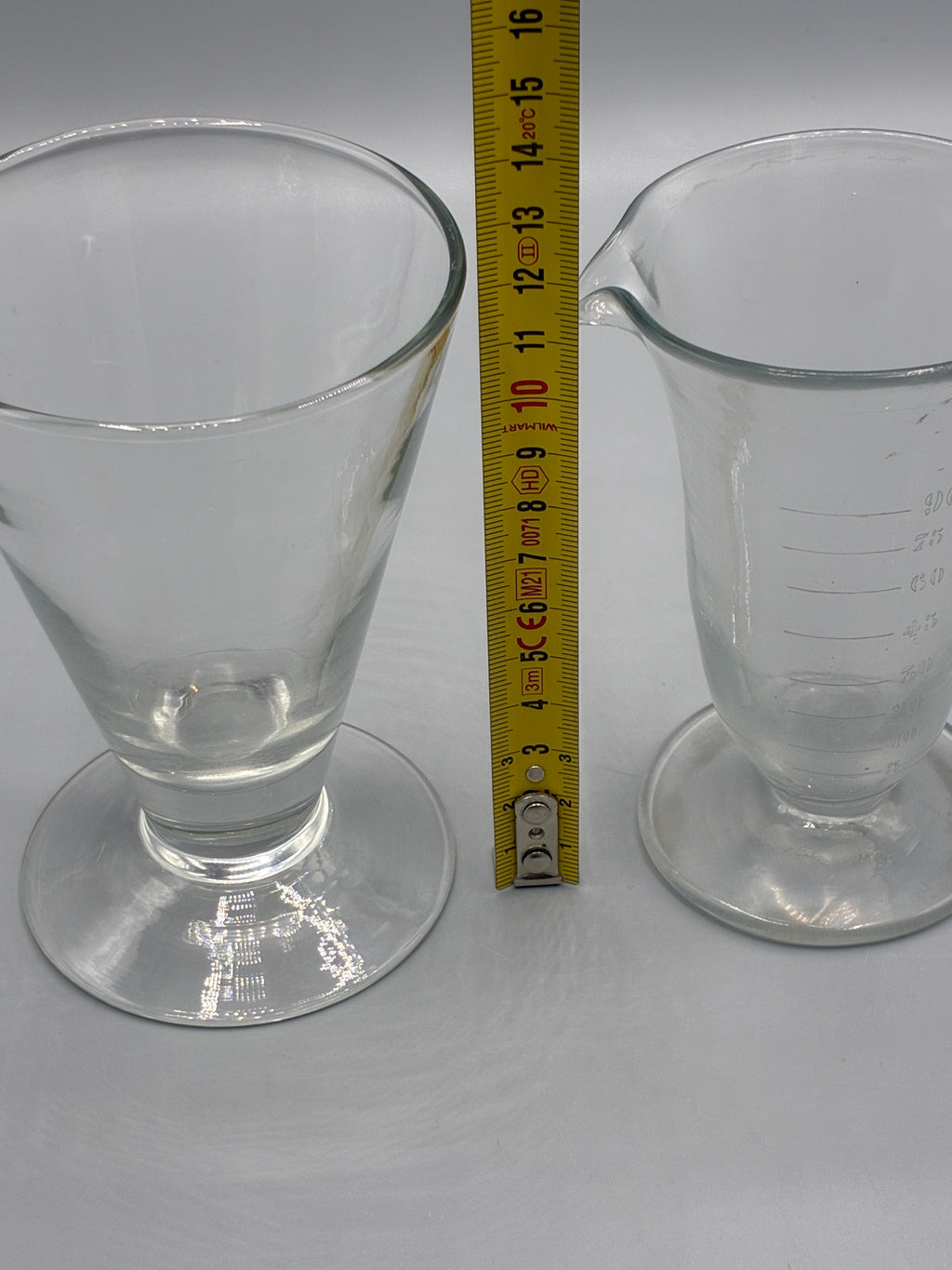 Mesure de la hauteur des deux verres doseurs
