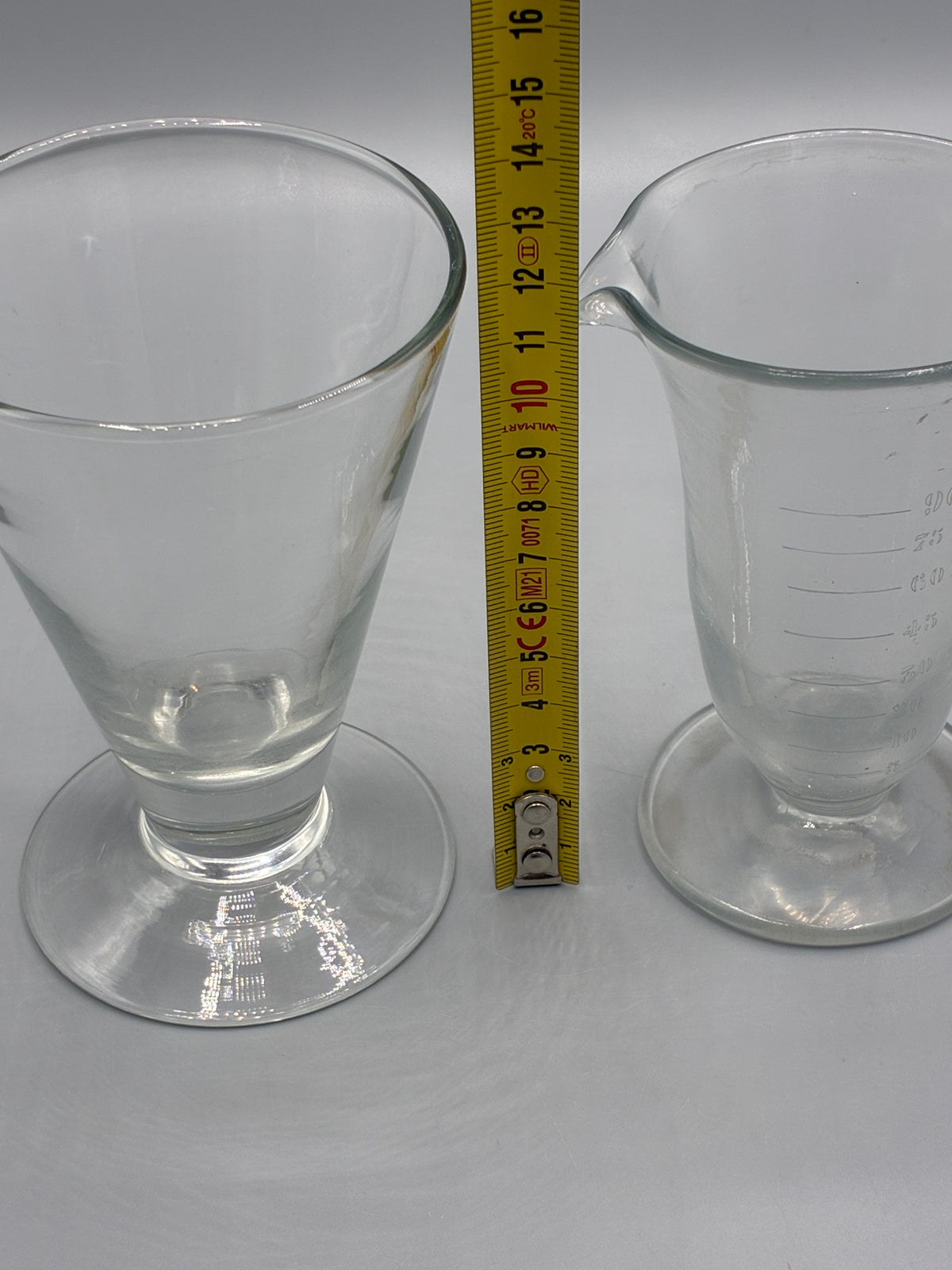 Mesure de la hauteur des deux verres doseurs