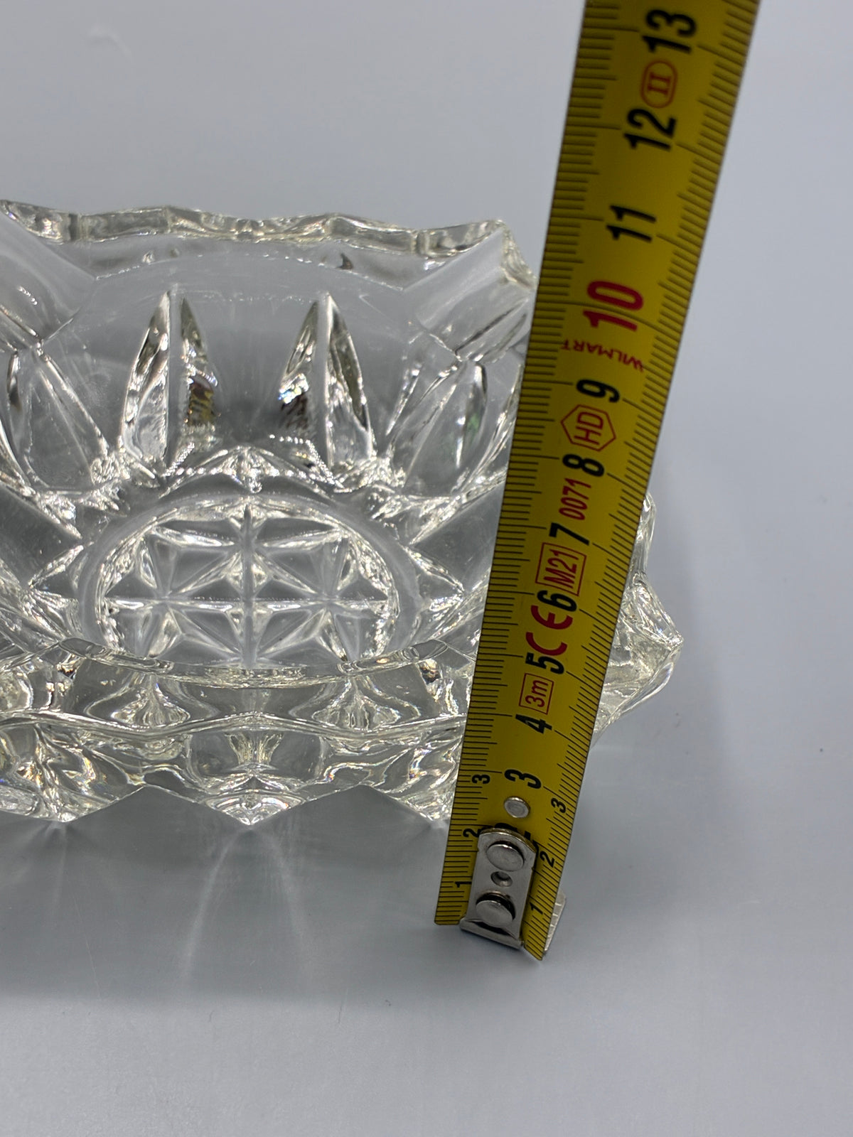 Mesure de hauteur du cendrier en verre