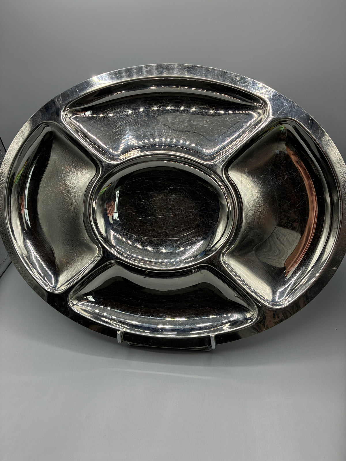 Mesure de la longueur du plat ovale à cinq compartiments