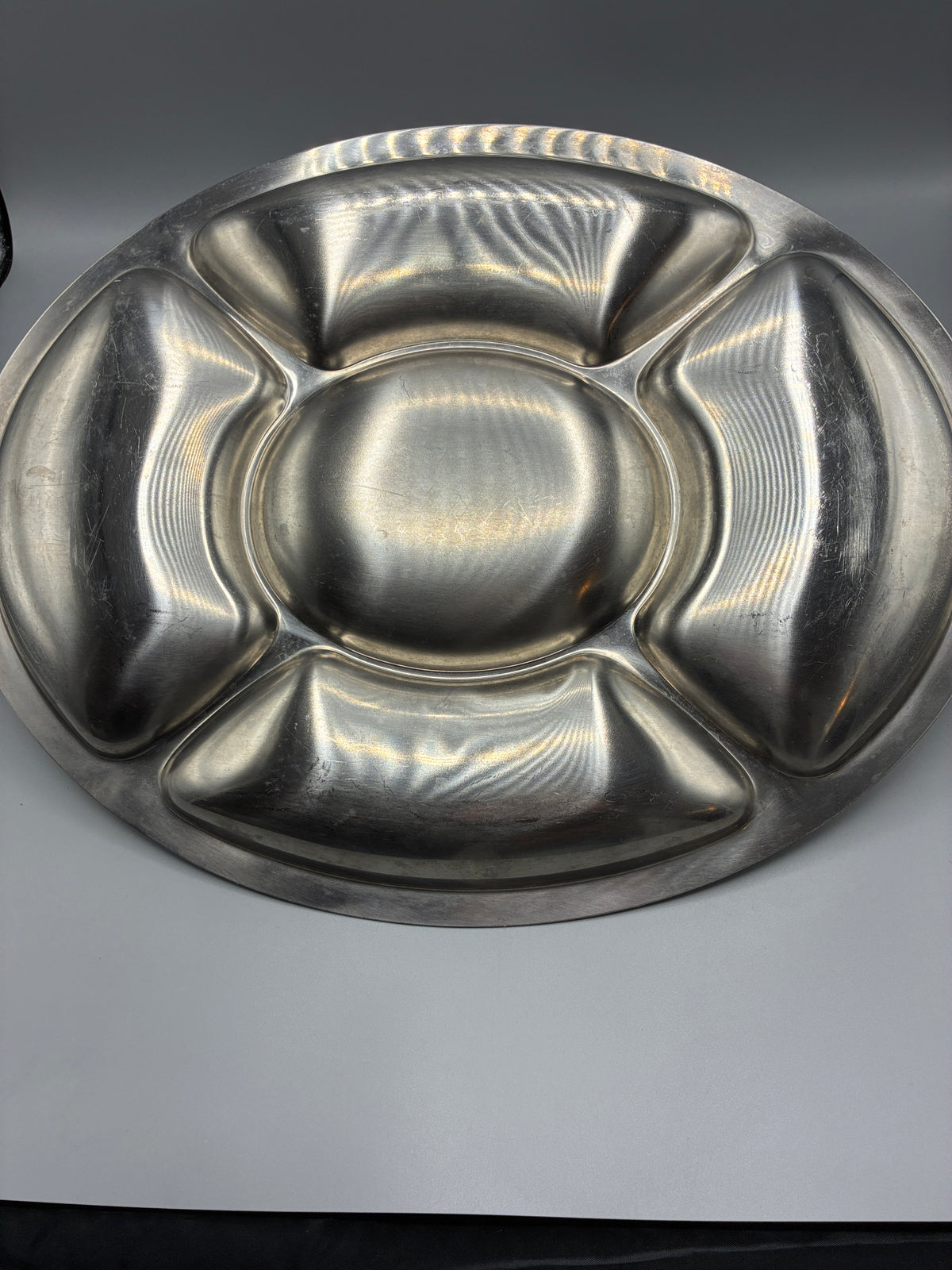 Mesure de la largeur du plat et rayures d’utilisation