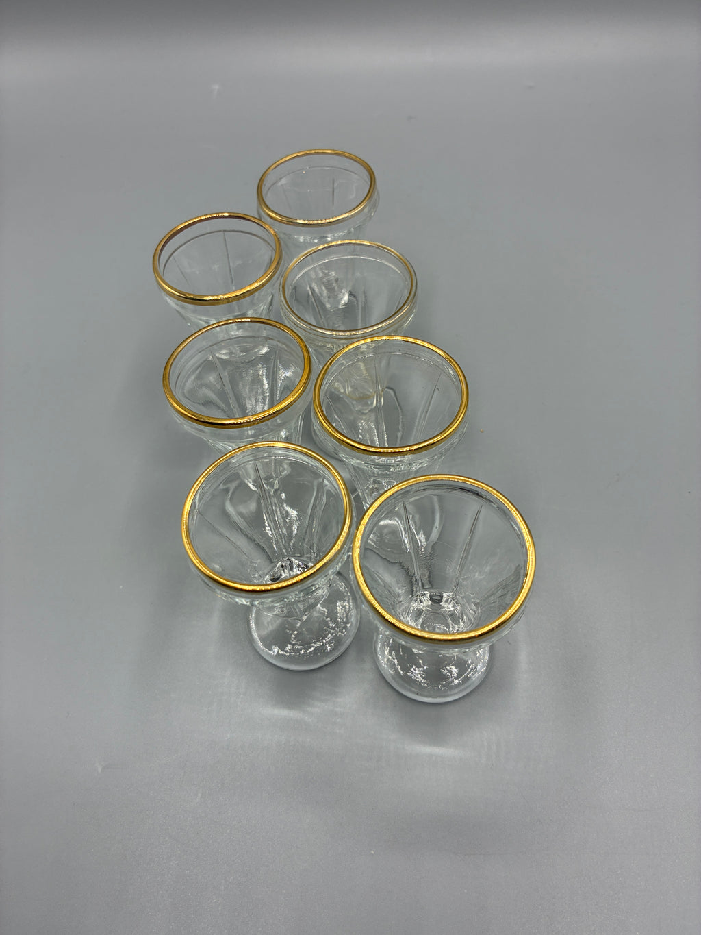 Mesure de la hauteur des petits verres à liqueur à pied