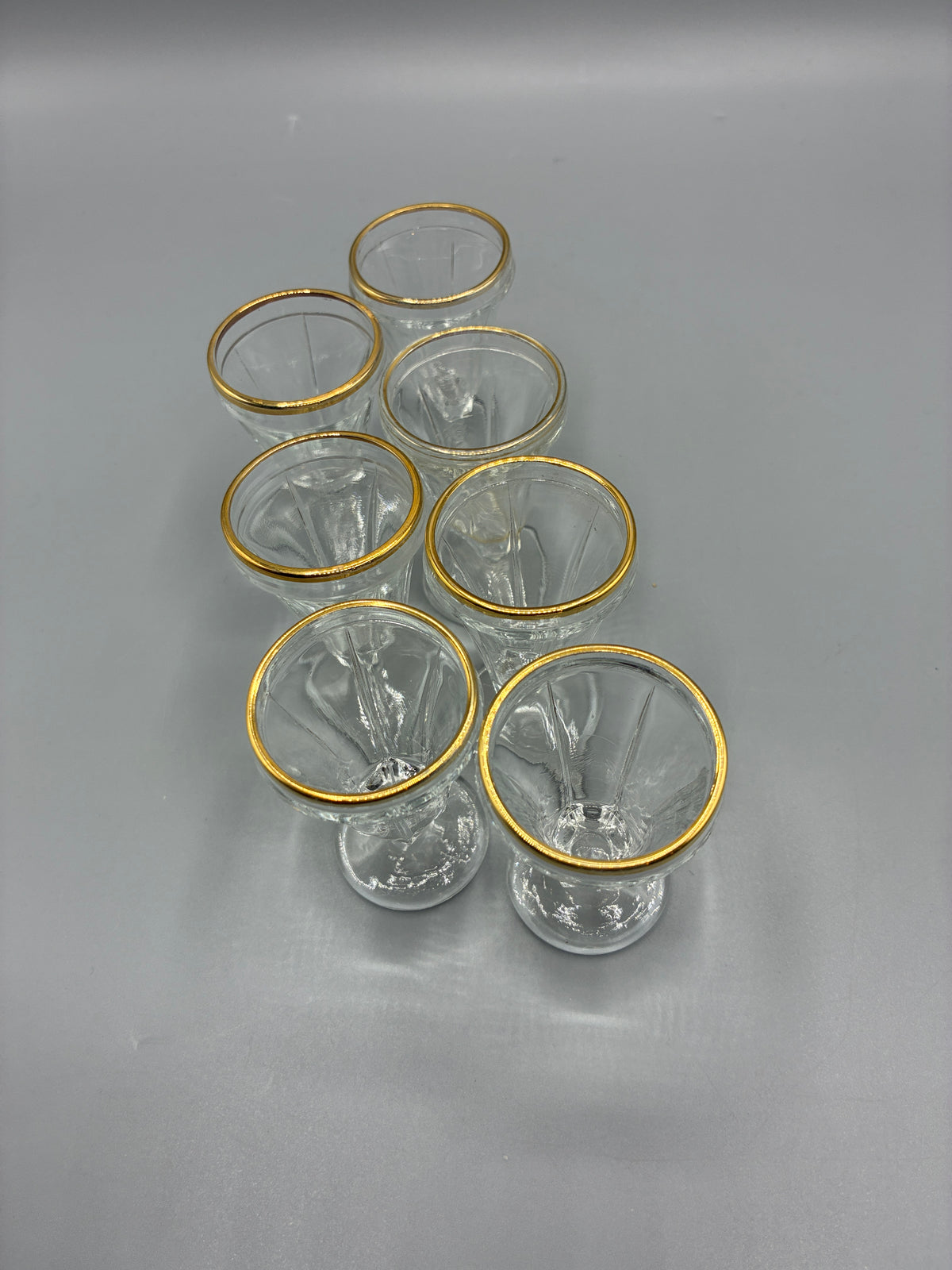 Mesure de la hauteur des petits verres à liqueur à pied