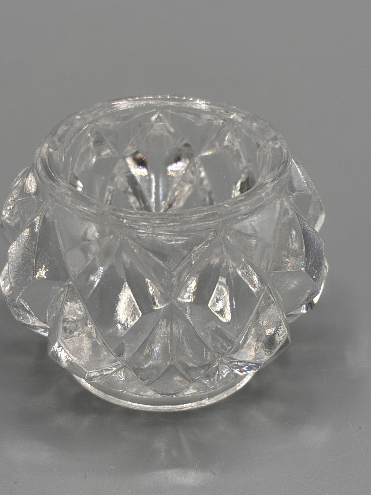 Mesure du diamètre extérieur du petit saleron en verre