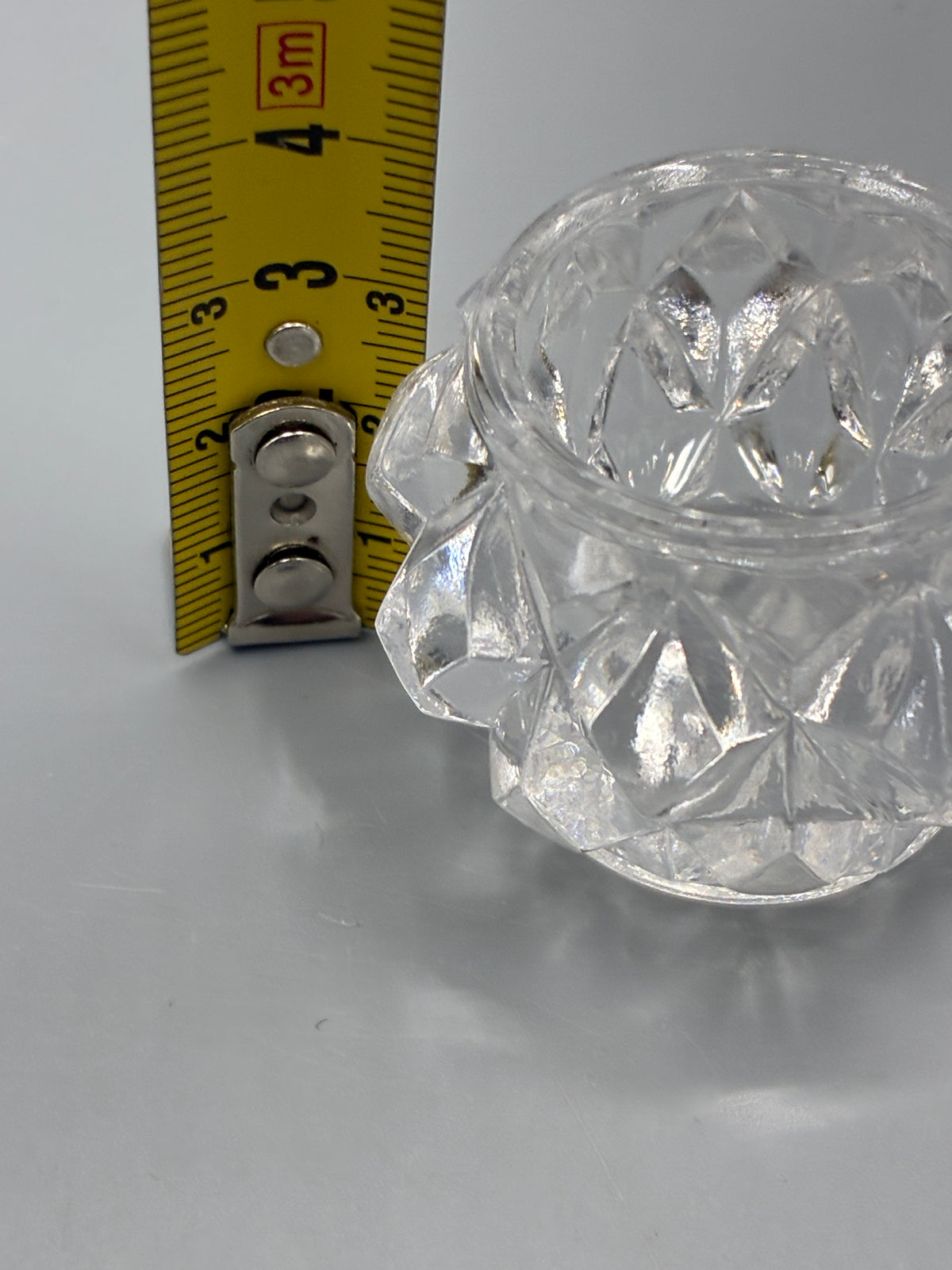 Dessous du saleron en verre et base circulaire