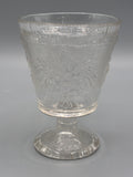 Verre à pied ancien en verre moulé transparent à décor floral et strié