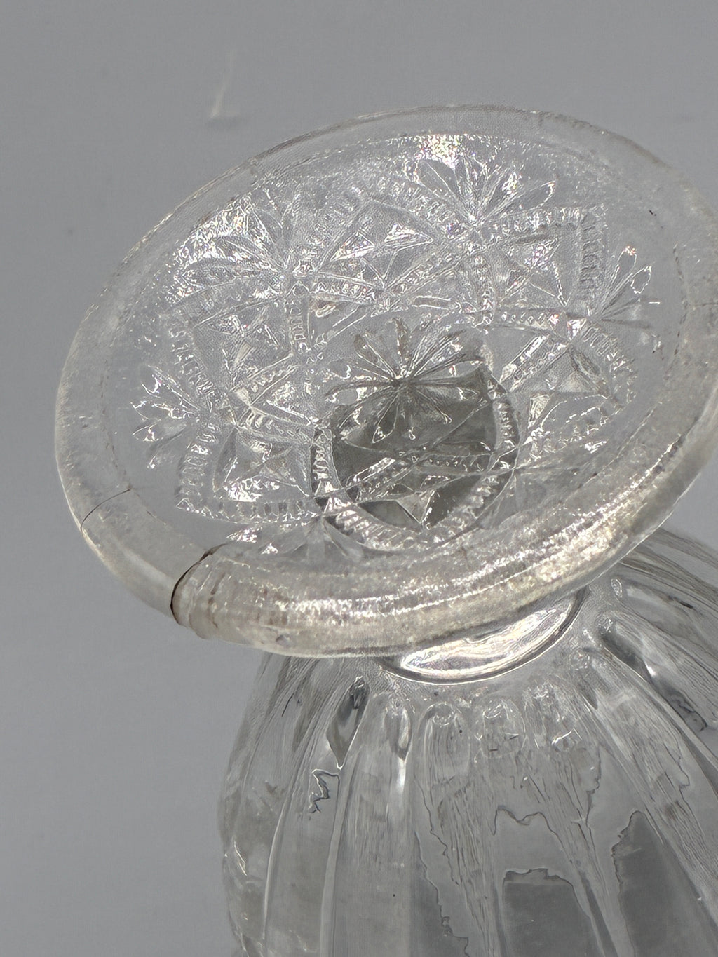 Verre à pied ancien avec mesure de hauteur