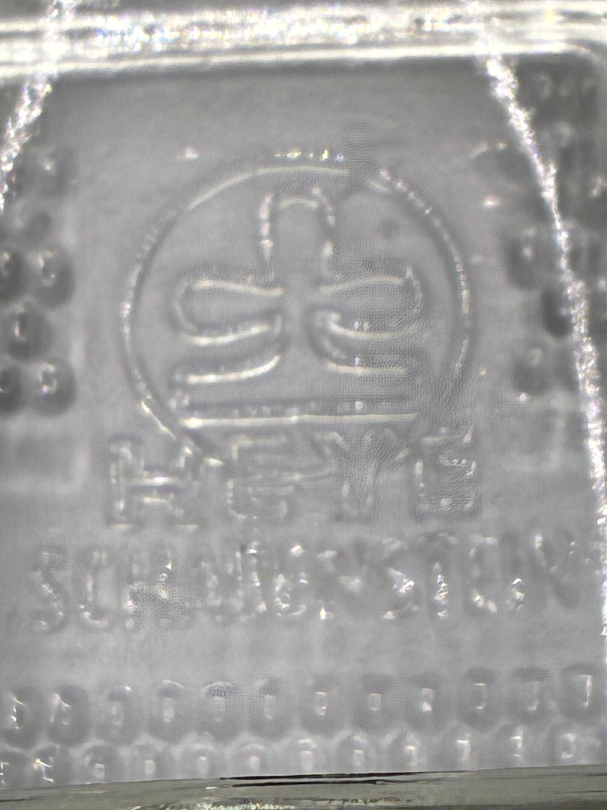 Ensemble de trois tiroirs en verre moulé, vue intérieure