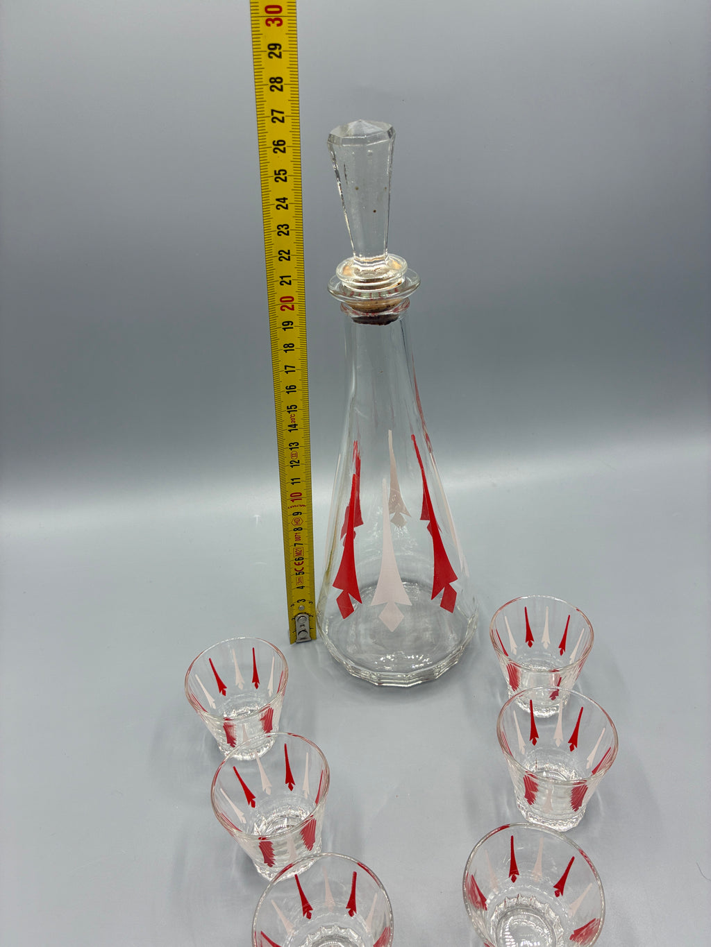 Carafe avec bouchon de 26 cm de hauteur et verres assortis