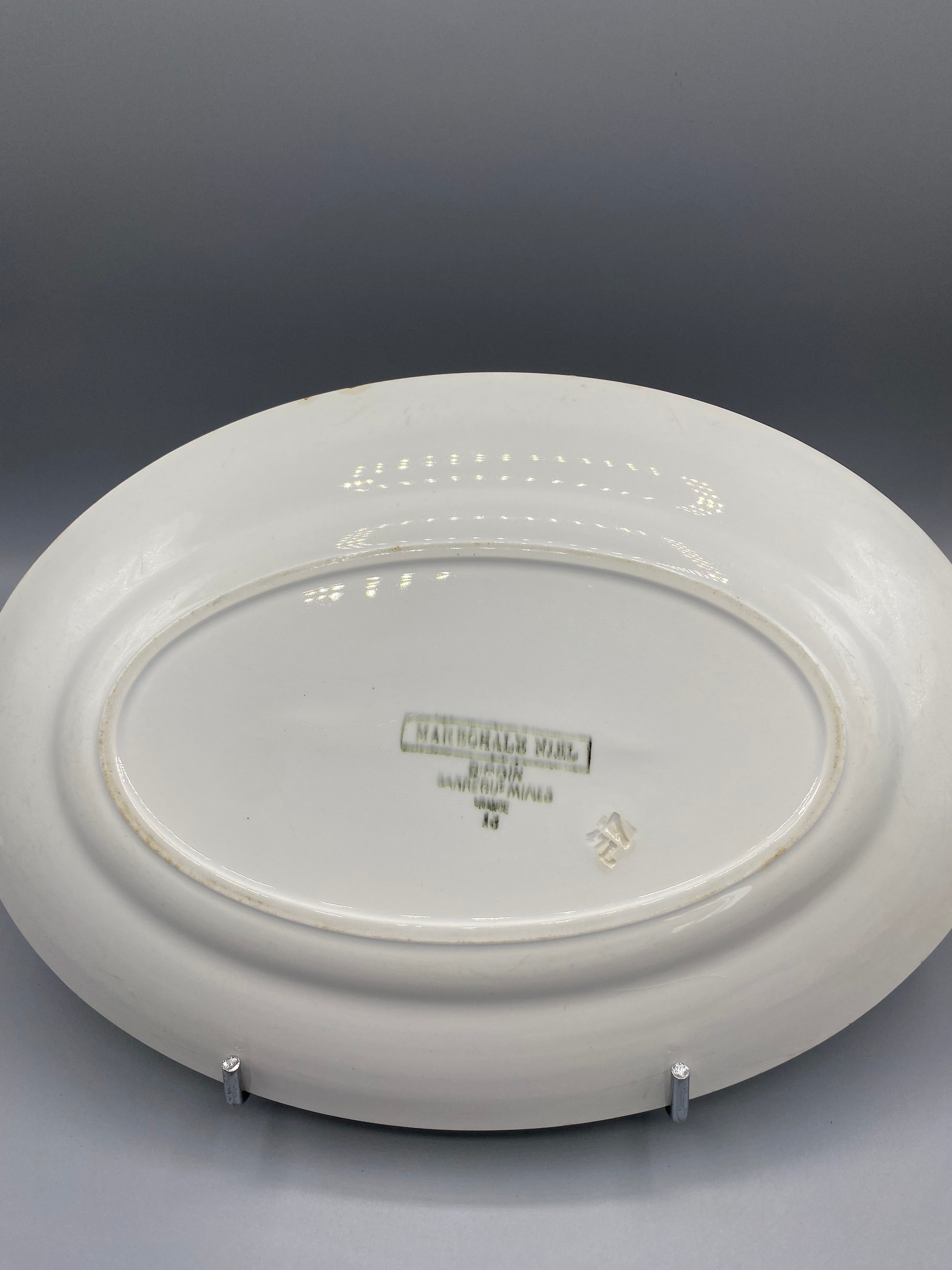 Plat ovale faience Sarreguemines Marechal Miel, revers avec cachet manufacture