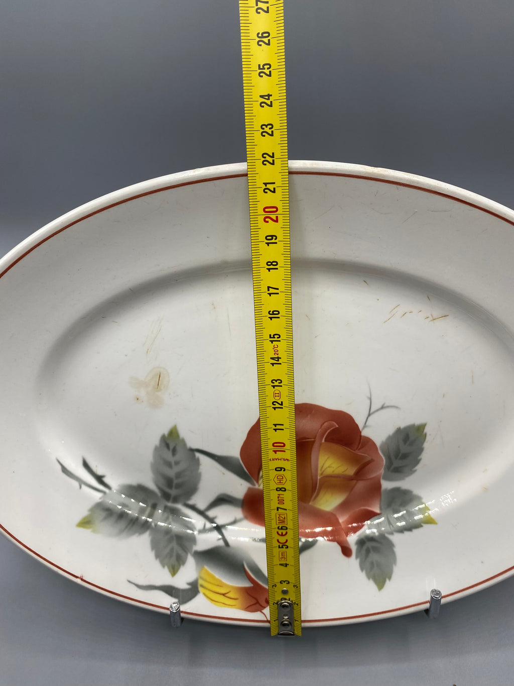Plat ovale faience Sarreguemines Marechal Miel, vue avec mesure largeur 22 cm