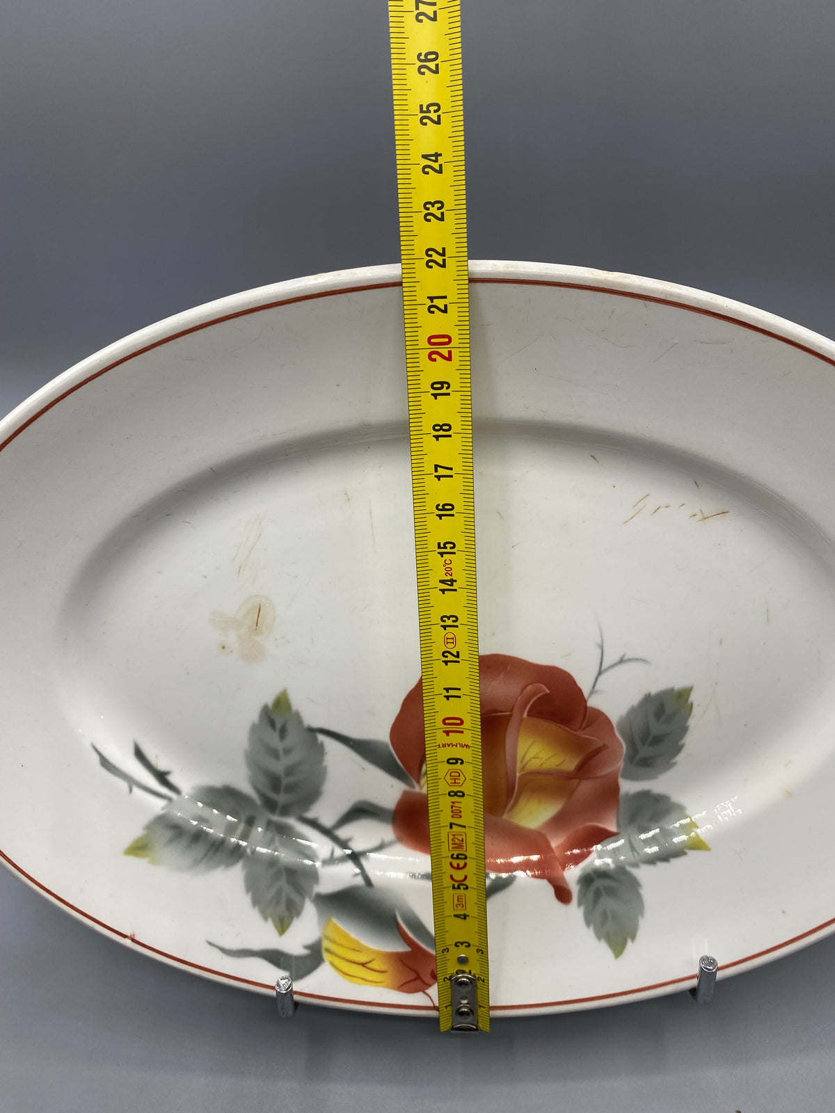 Plat ovale faience Sarreguemines Marechal Miel, vue avec mesure largeur 22 cm