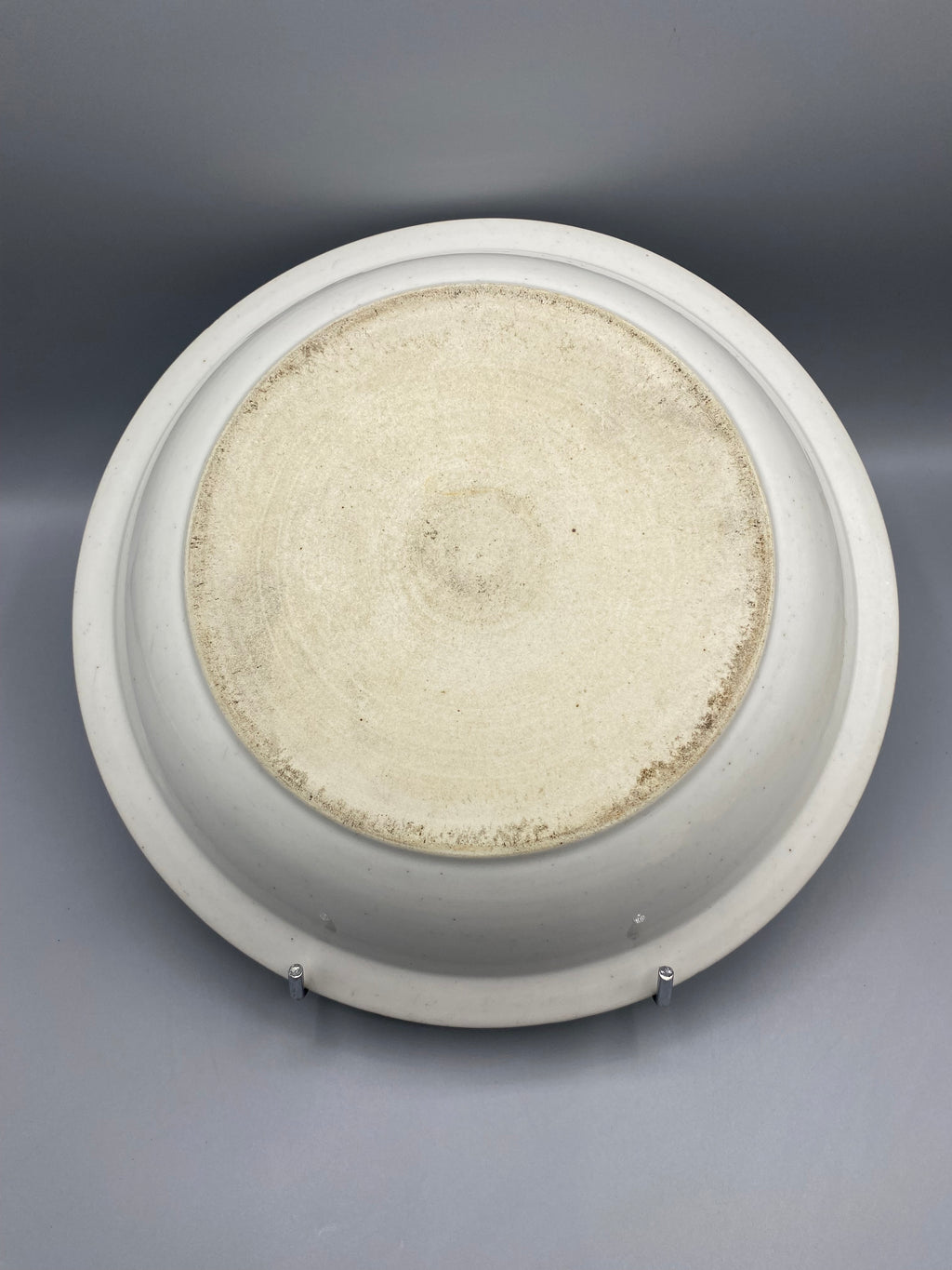 Grande jatte ancienne faience, revers talon brut sans estampille