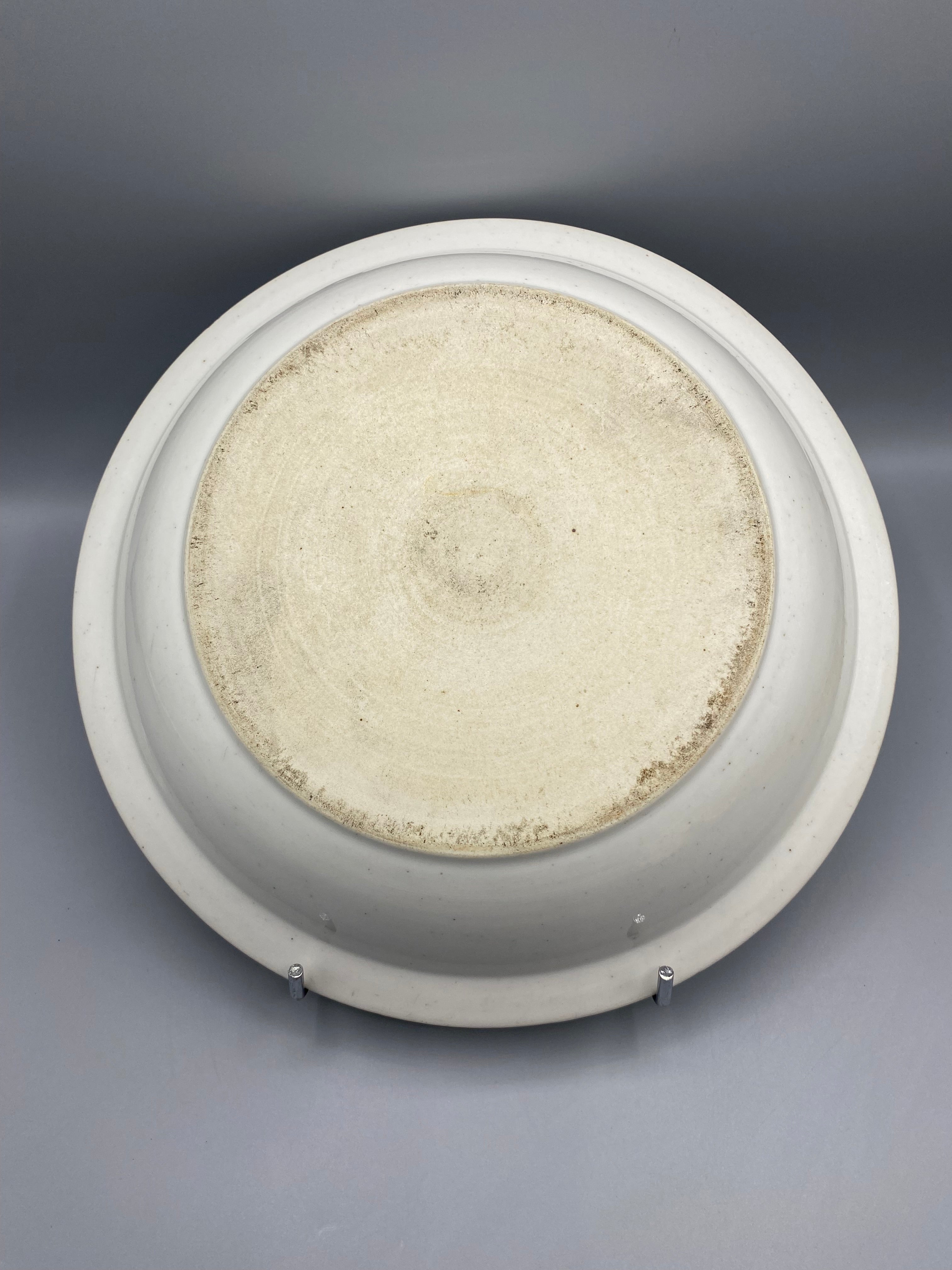 Grande jatte ancienne faience, revers talon brut sans estampille