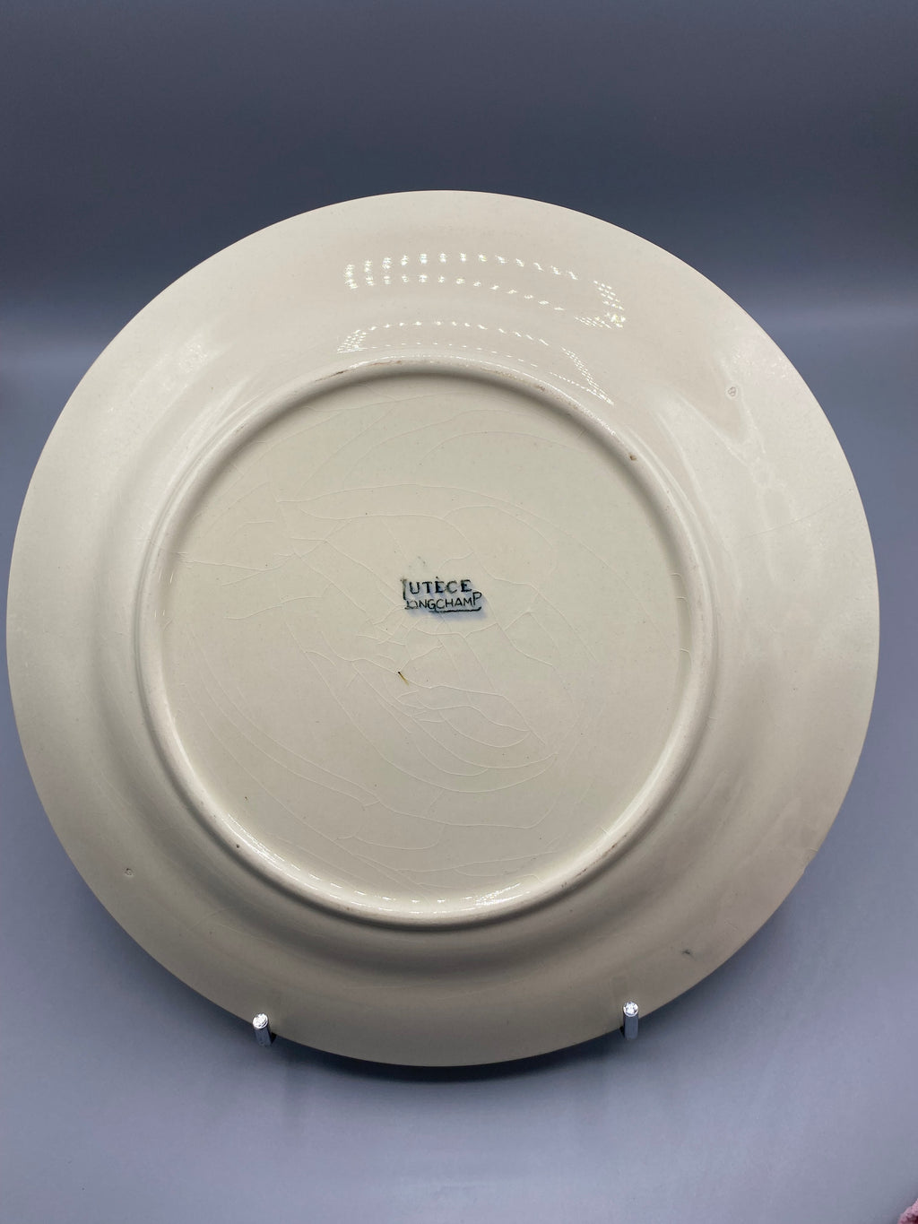 Assiette ancienne Longchamp, revers avec marque Utèce Longchamp