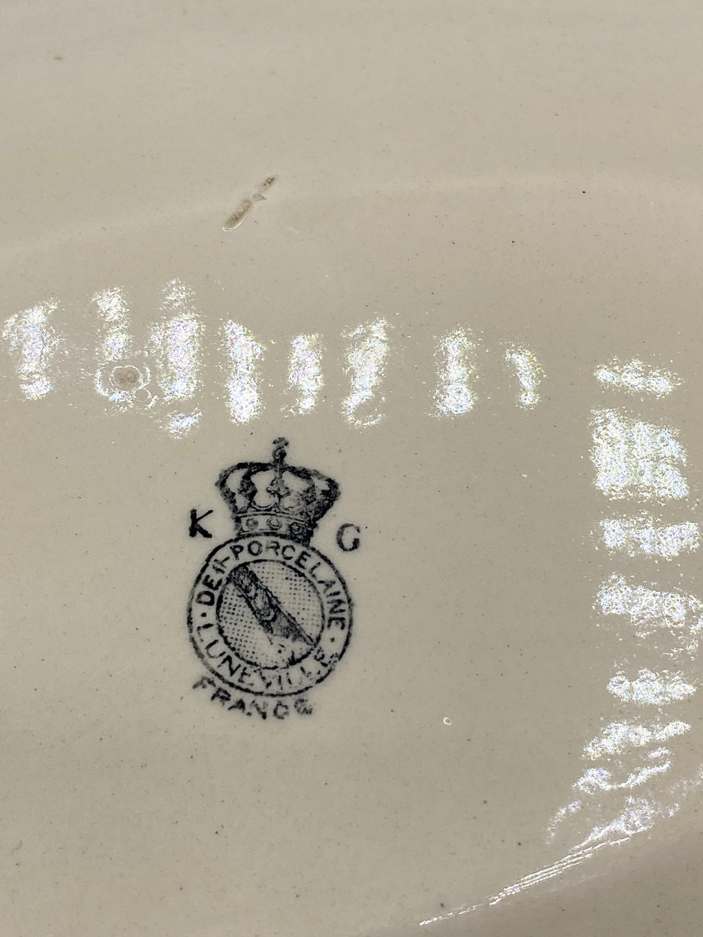 Ravier trilobé Lunéville K&G, détail fissure ancienne sur un lobe
