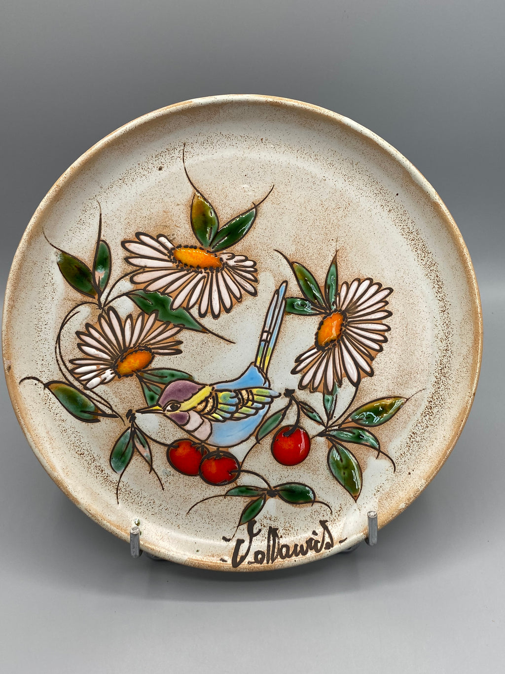 Assiette décorative céramique C. Mauri – vue de face, décor oiseau marguerites cerises