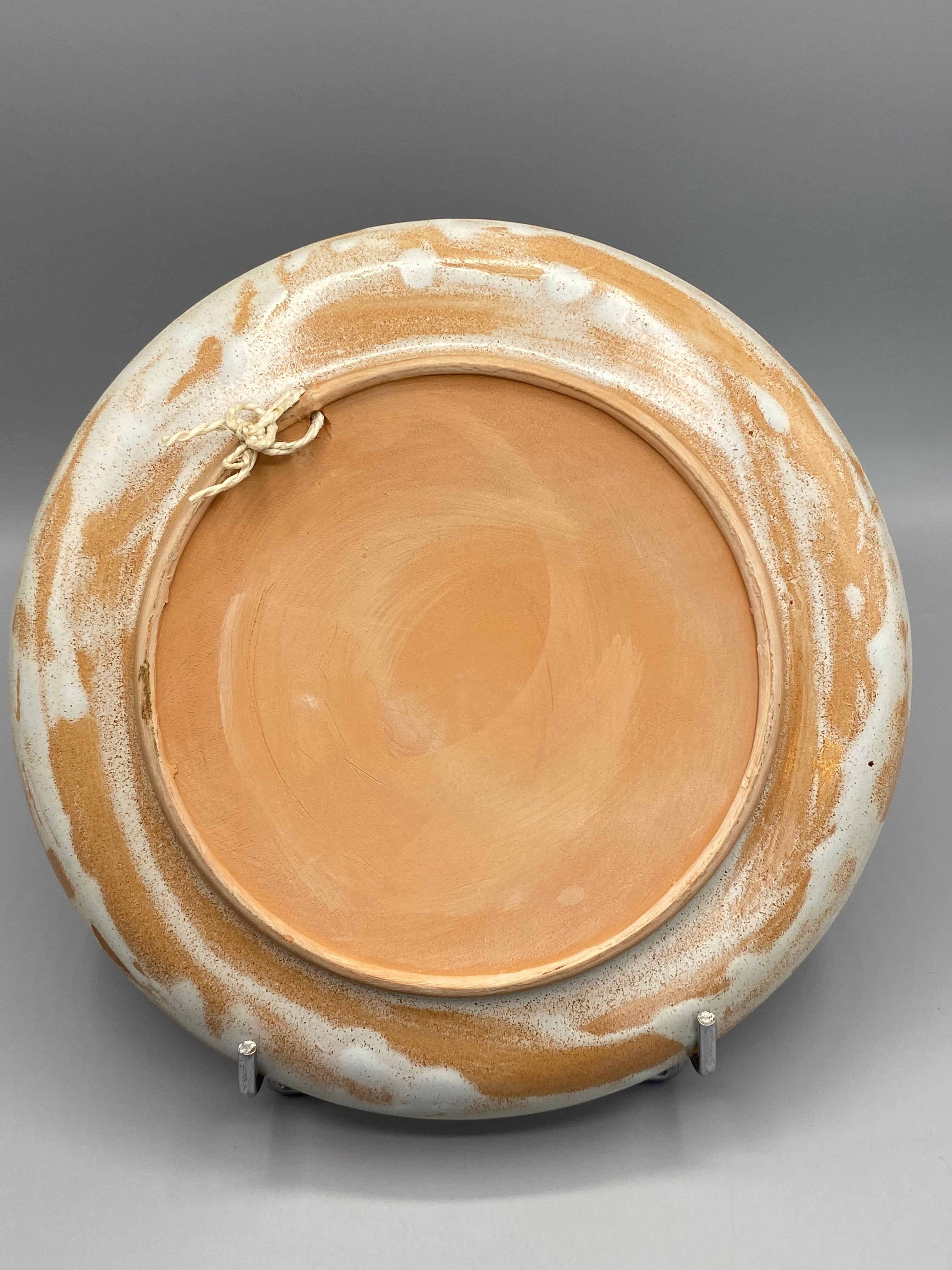 Assiette céramique C. Mauri – revers terre cuite non émaillé