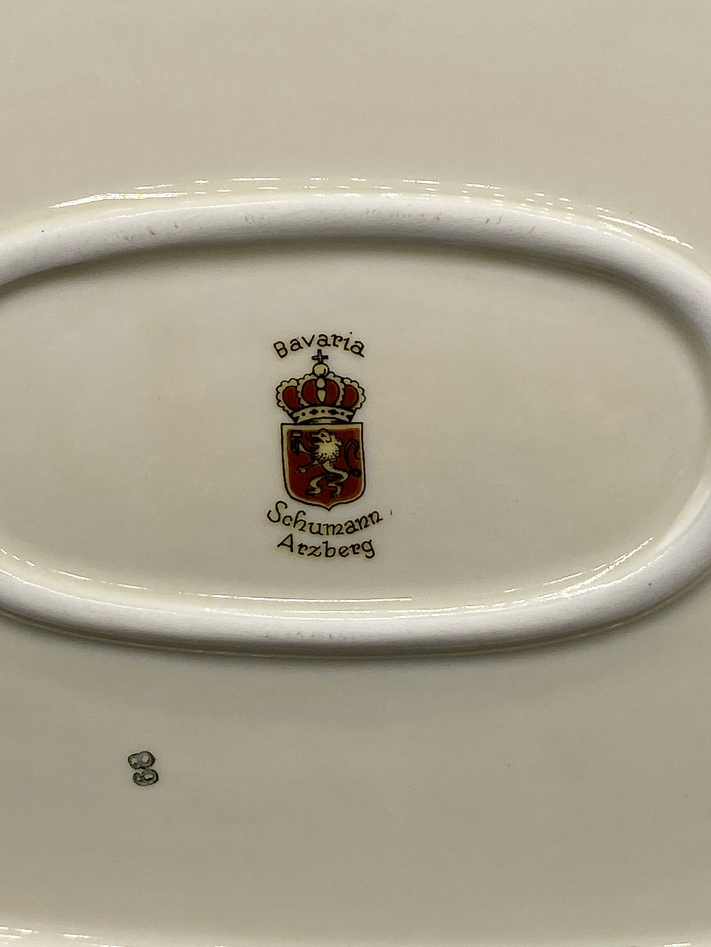 Grand plat Schumann Arzberg – détail du cachet armorié Bavaria